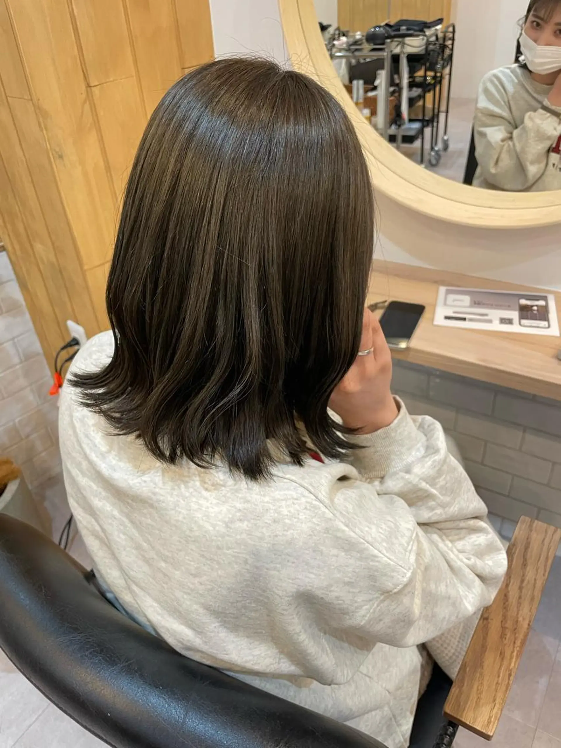 ミディアム カラー akane .のヘアスタイル