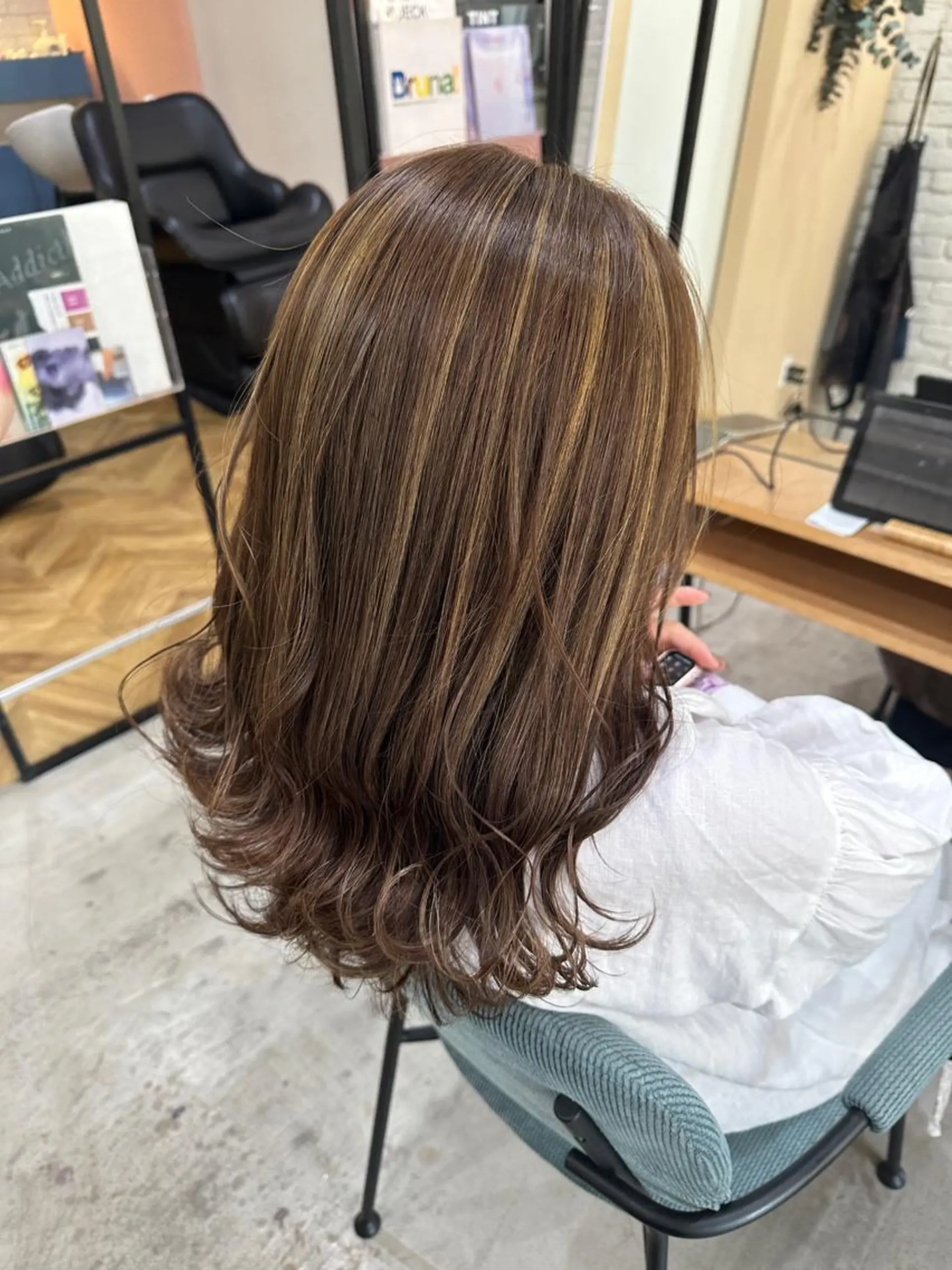 カラー 透明感カラー ハイライトカラー 十倉 朱莉のヘアスタイル