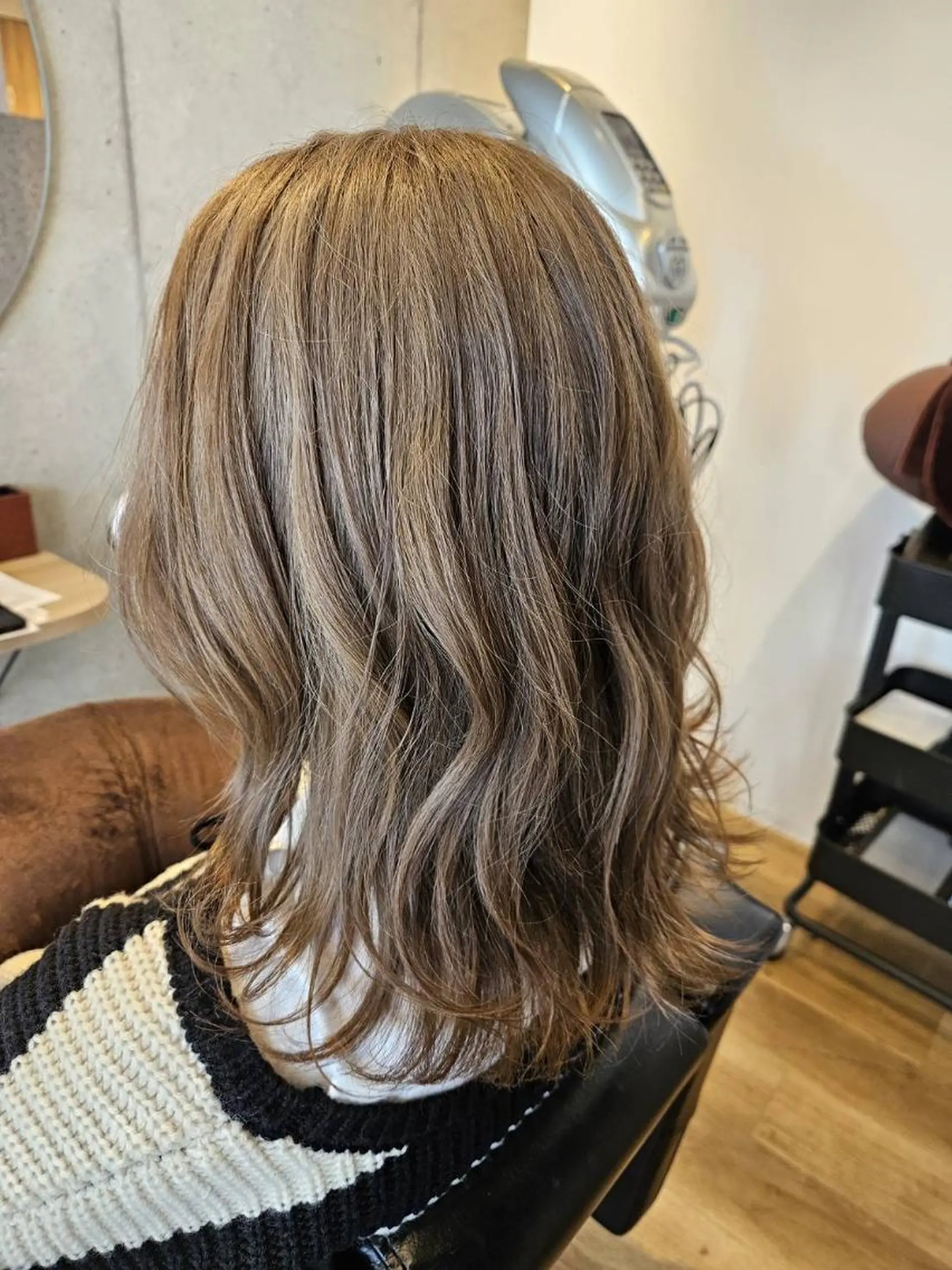 ミディアム ヘアカラー 服部 咲衣のヘアスタイル