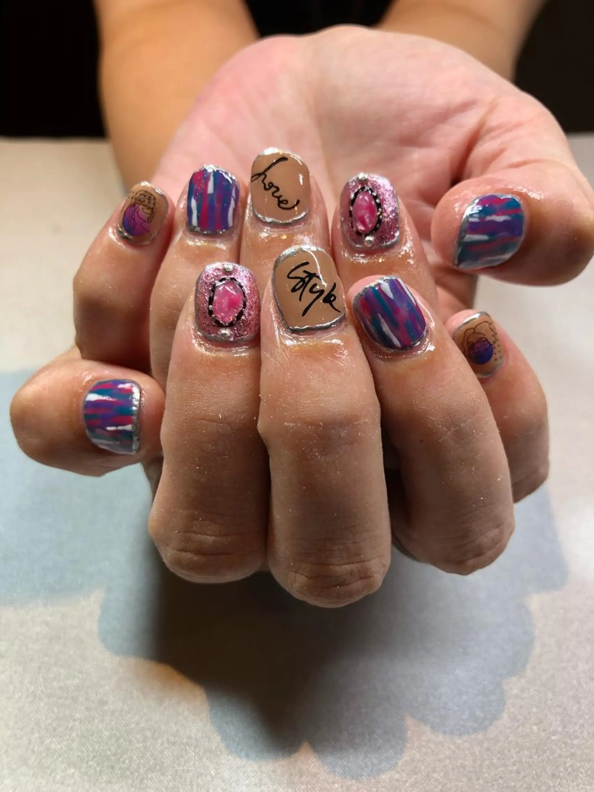 ネイル iiloo aromaworksのネイルデザイン