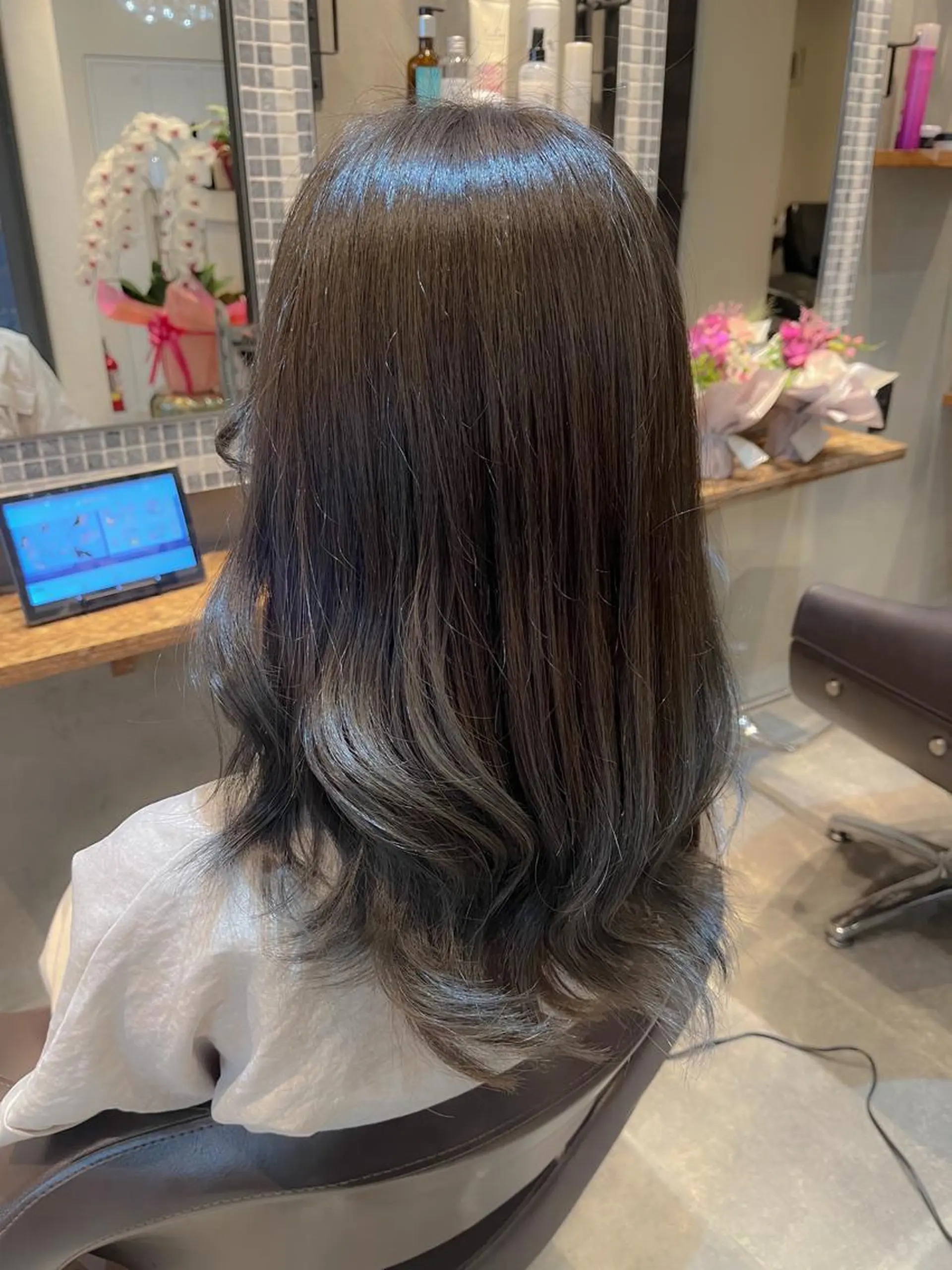 セミロング 【Hwyl】ヒュイル八王子【髪質改善】所属・✨髪質改善✨艶髪✨ MARIのヘアスタイル