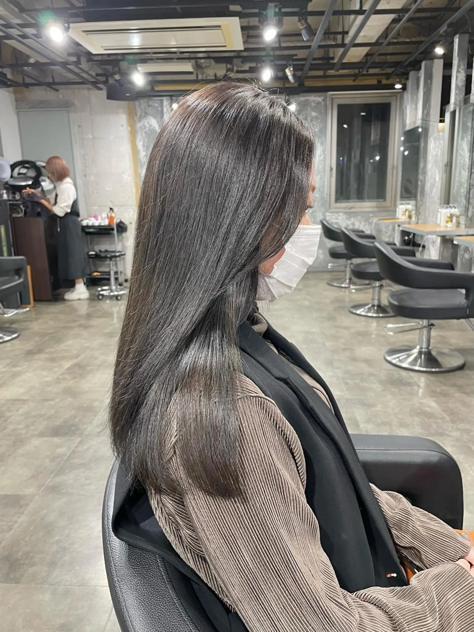 セミロング カラー パーマ ヘアアレンジ メンズ キッズ ネイル マツエク・マツパ アイブロウ 透明感カラー グレージュ 眉カラー 透明感カラー・レイヤ ー🎀amika🎀のヘアスタイル