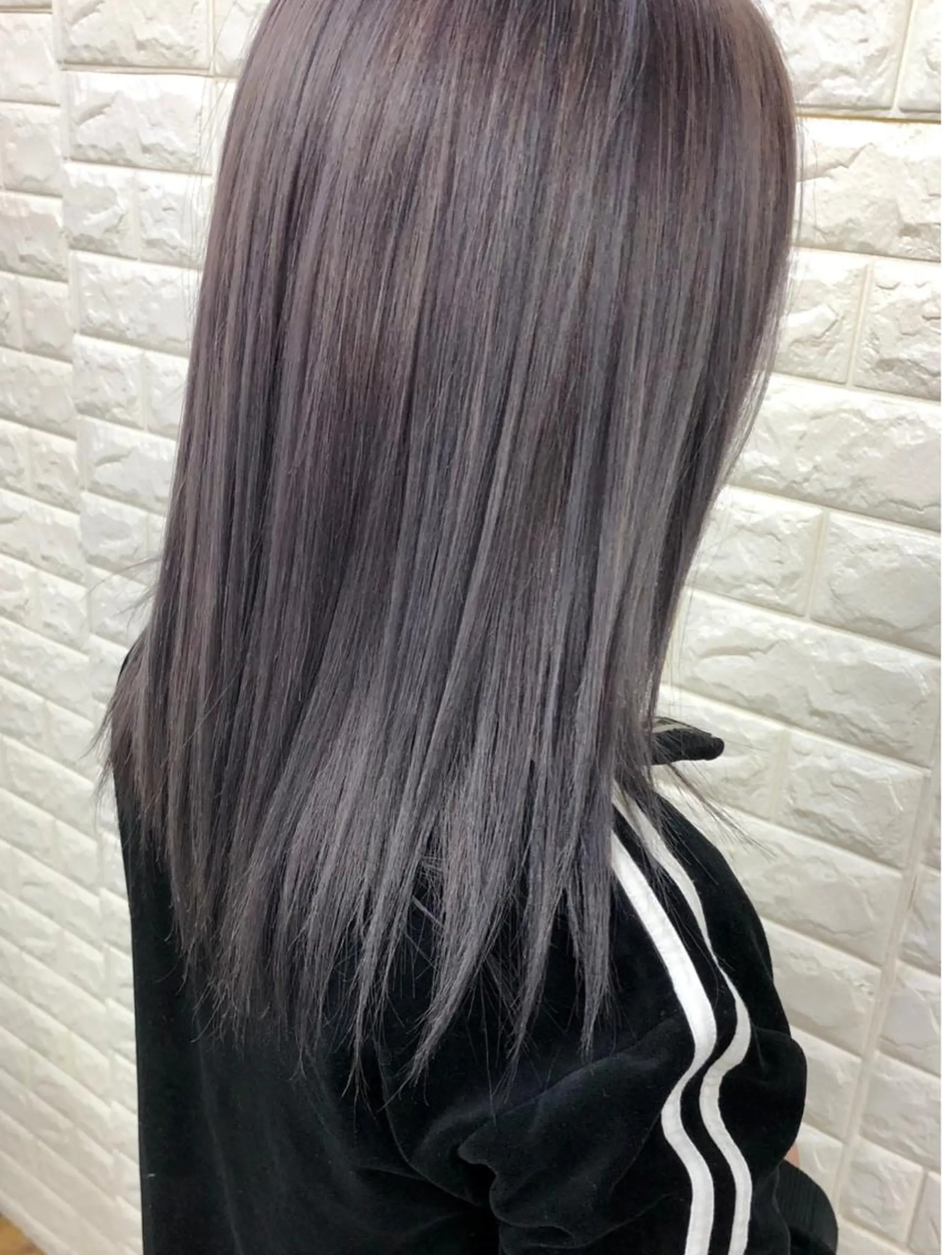 セミロング カラー ブリーチ ケアブリーチ グレージュ ラベンダーカラー ラベンダーグレージュ ヘアカラー トリートメント famille所属・famille ファミーユのヘアスタイル