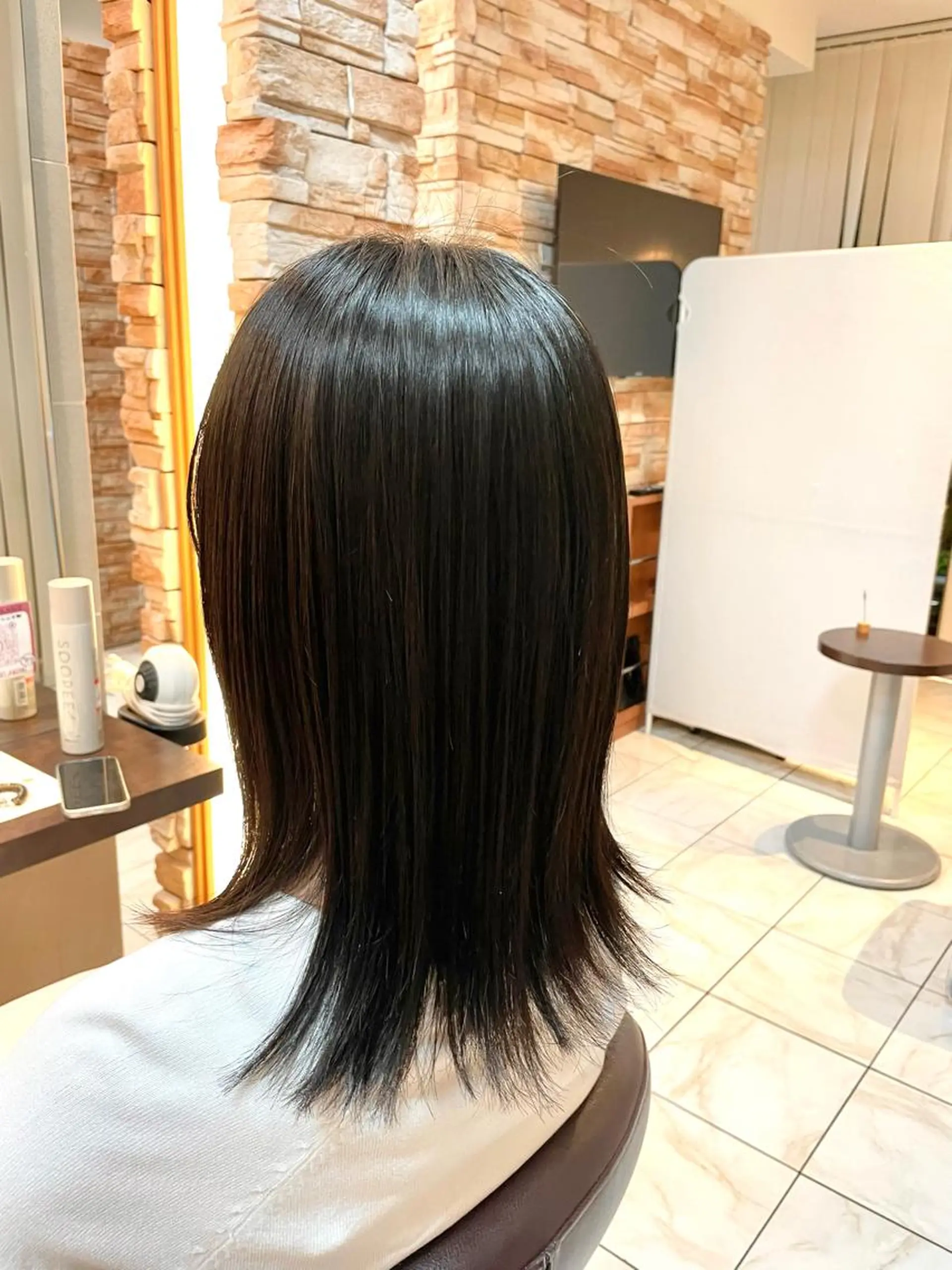 ミディアム 千葉 香奈のヘアスタイル