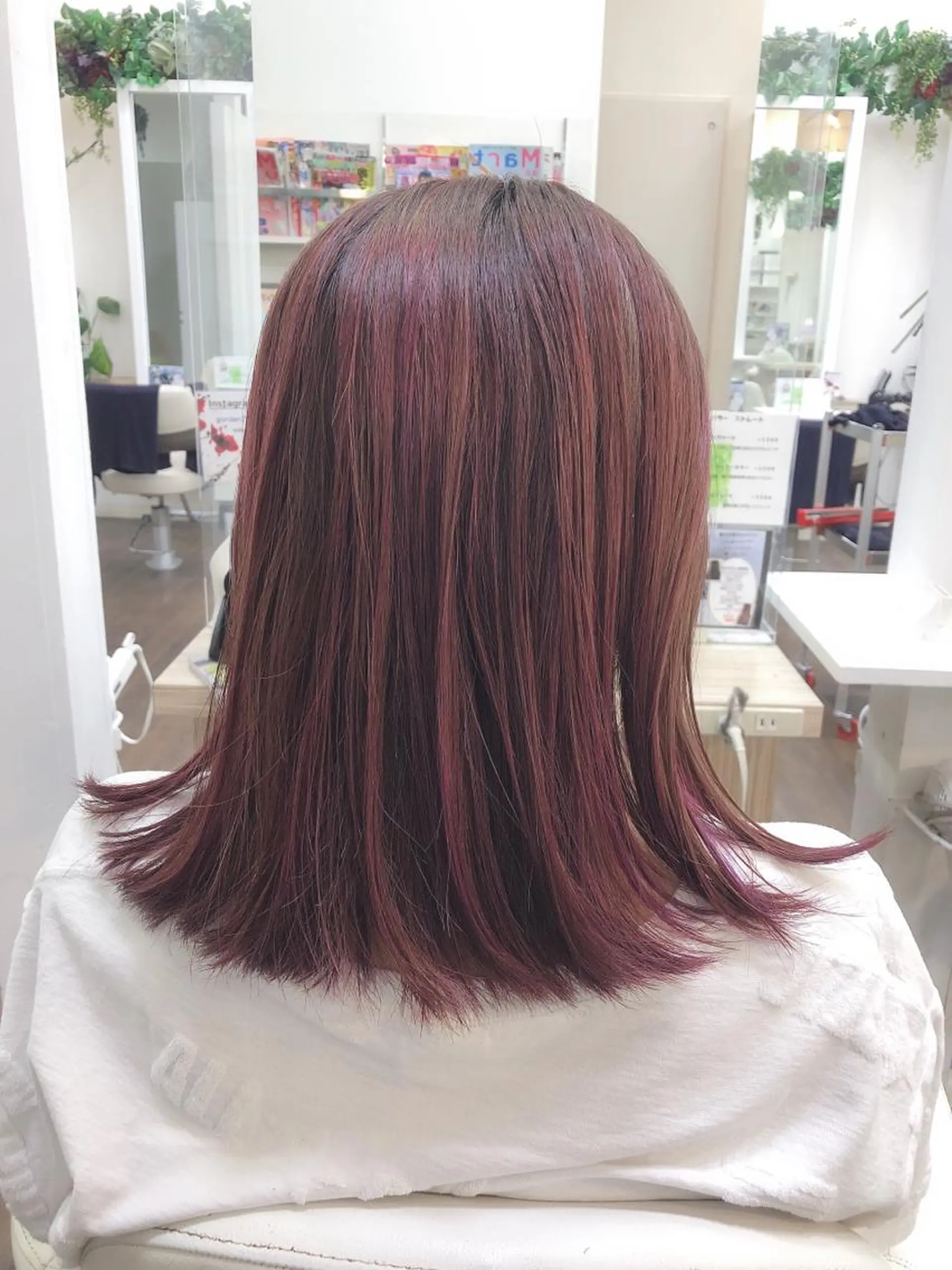 ミディアム カラー デザインカラー ハイライトカラー ハイライト トリートメント ハイライト/インナー /ブリーチ/レイヤーのヘアスタイル