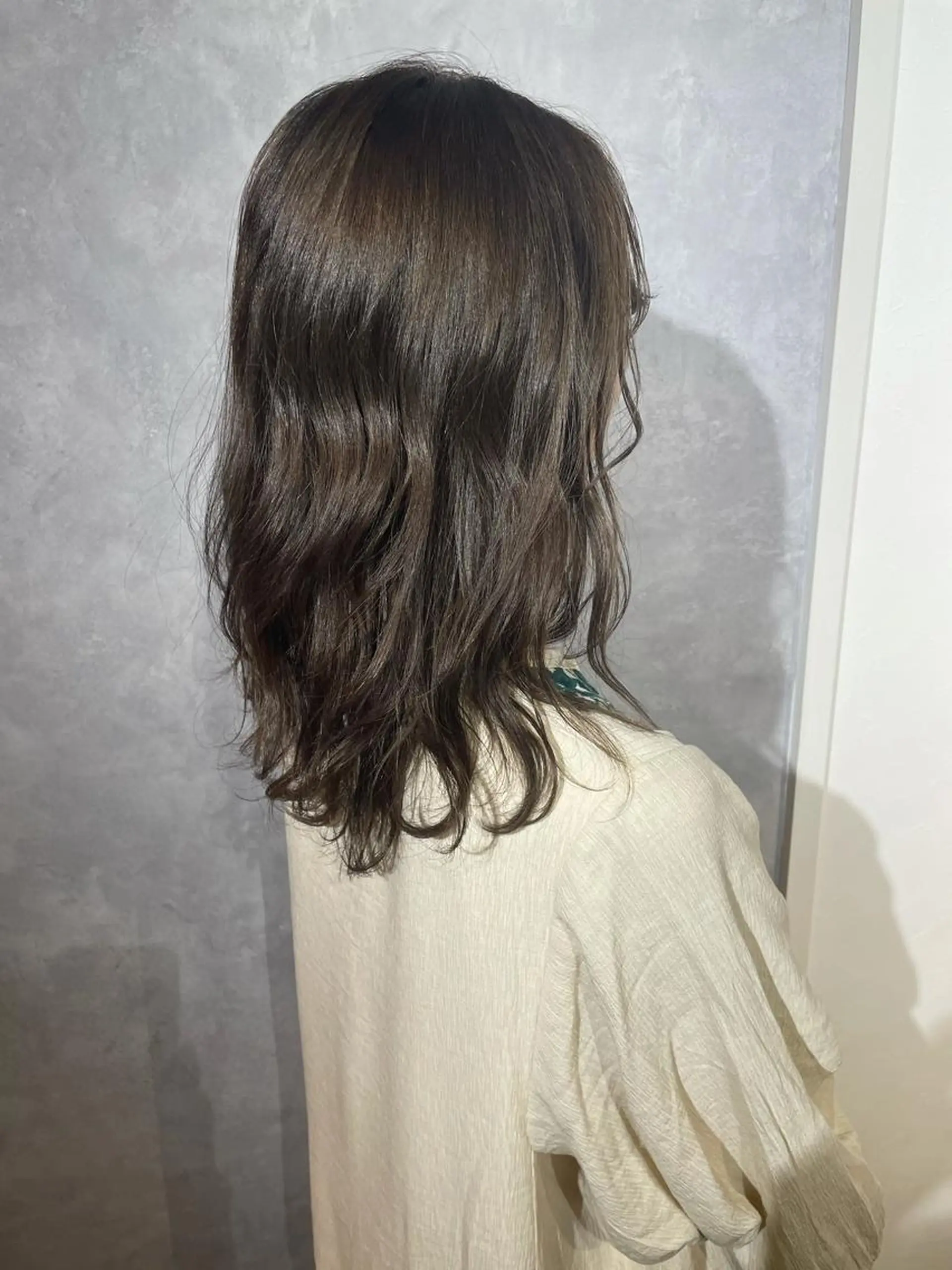 セミロング カラー 透明感カラー グレージュ ヘアカラー トリートメント 【髪質改善】 川津翔太のヘアスタイル