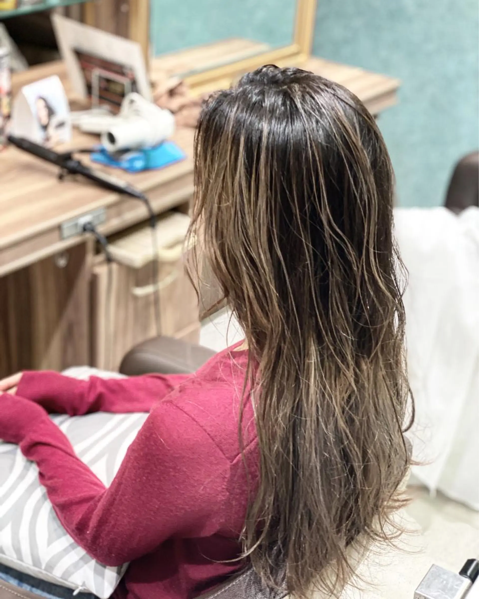 ロング カラー バレイヤージュ グレージュ レイヤーカット 💎大人ハイライト 💎上杉一也💎のヘアスタイル