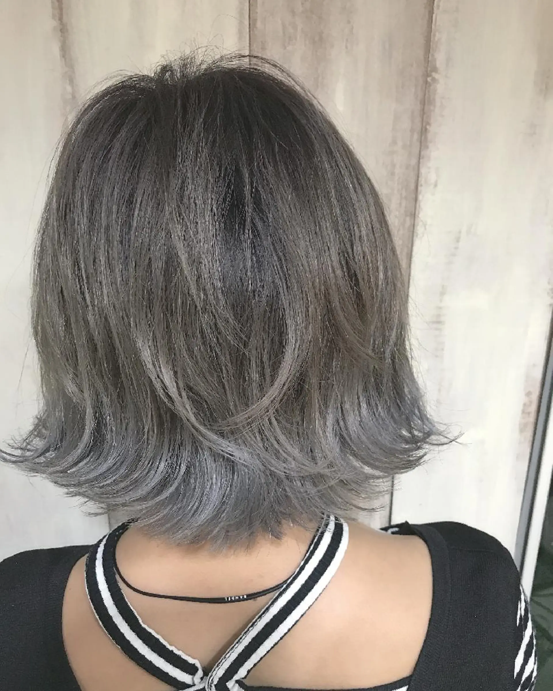 ミディアム カラー AnFye une qatllのヘアスタイル
