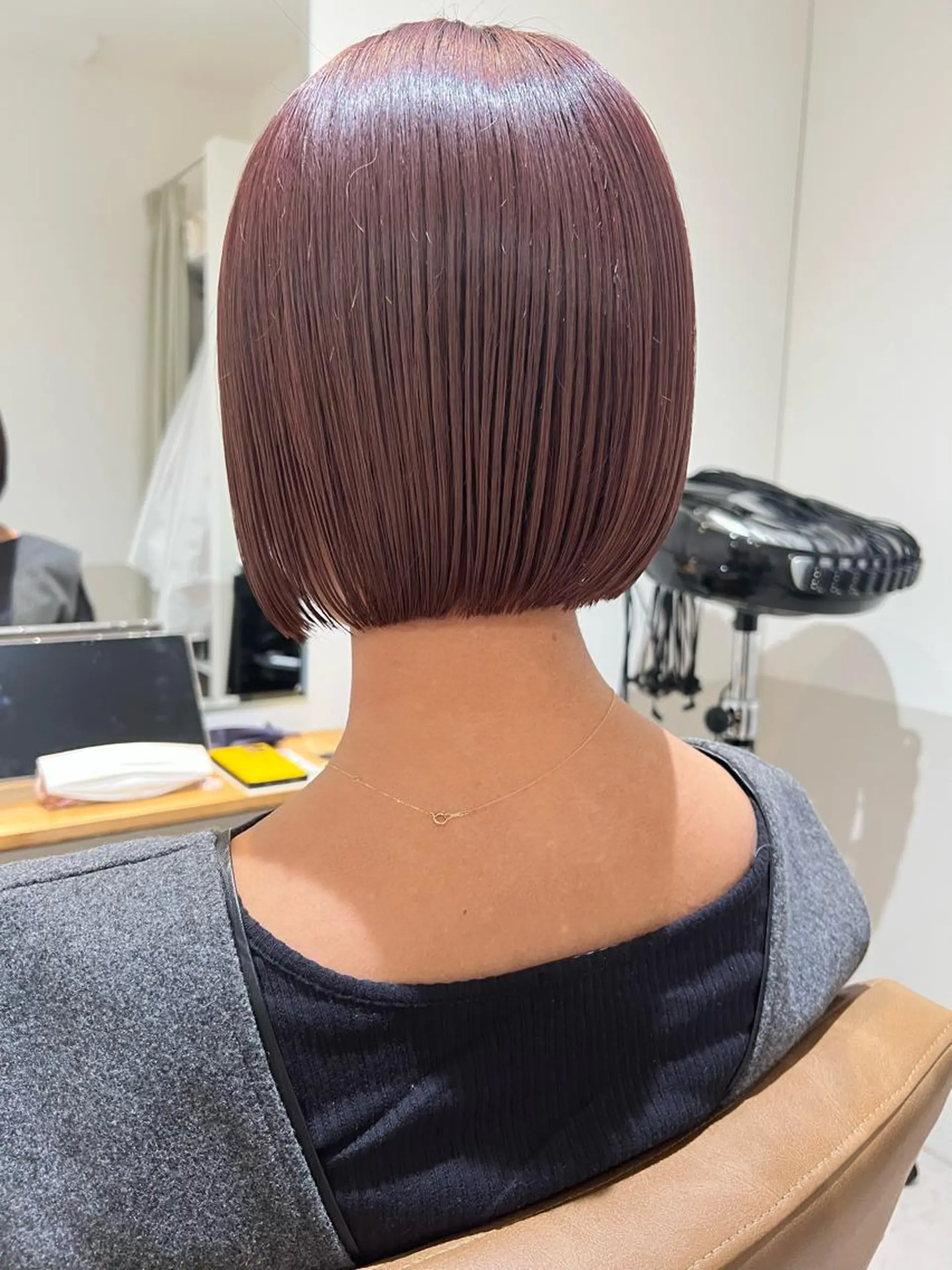 ショート 顔まわりカラー特化 赤津百合絵のヘアスタイル