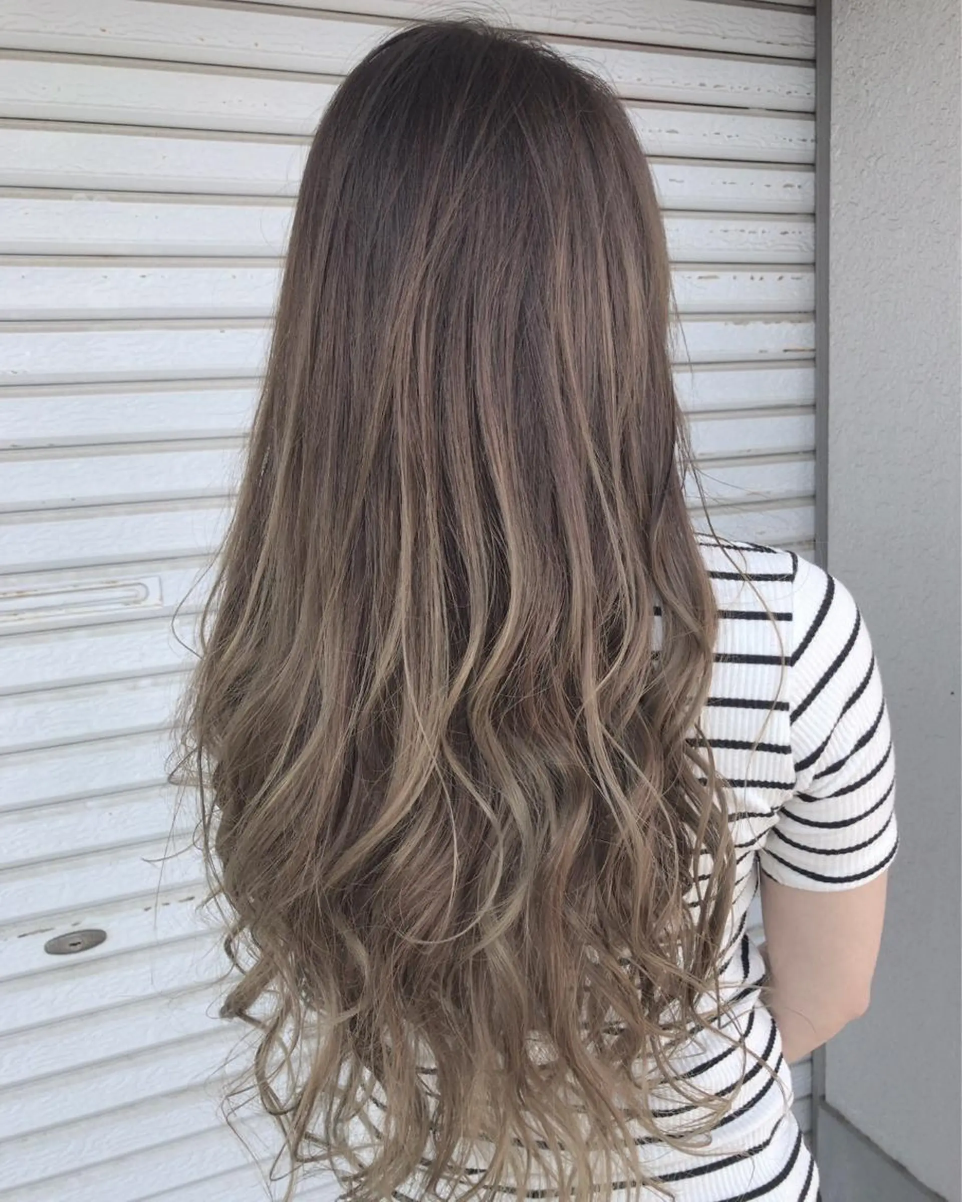 ロング カラー レイヤーカット匠 イソザキノリユキのヘアスタイル