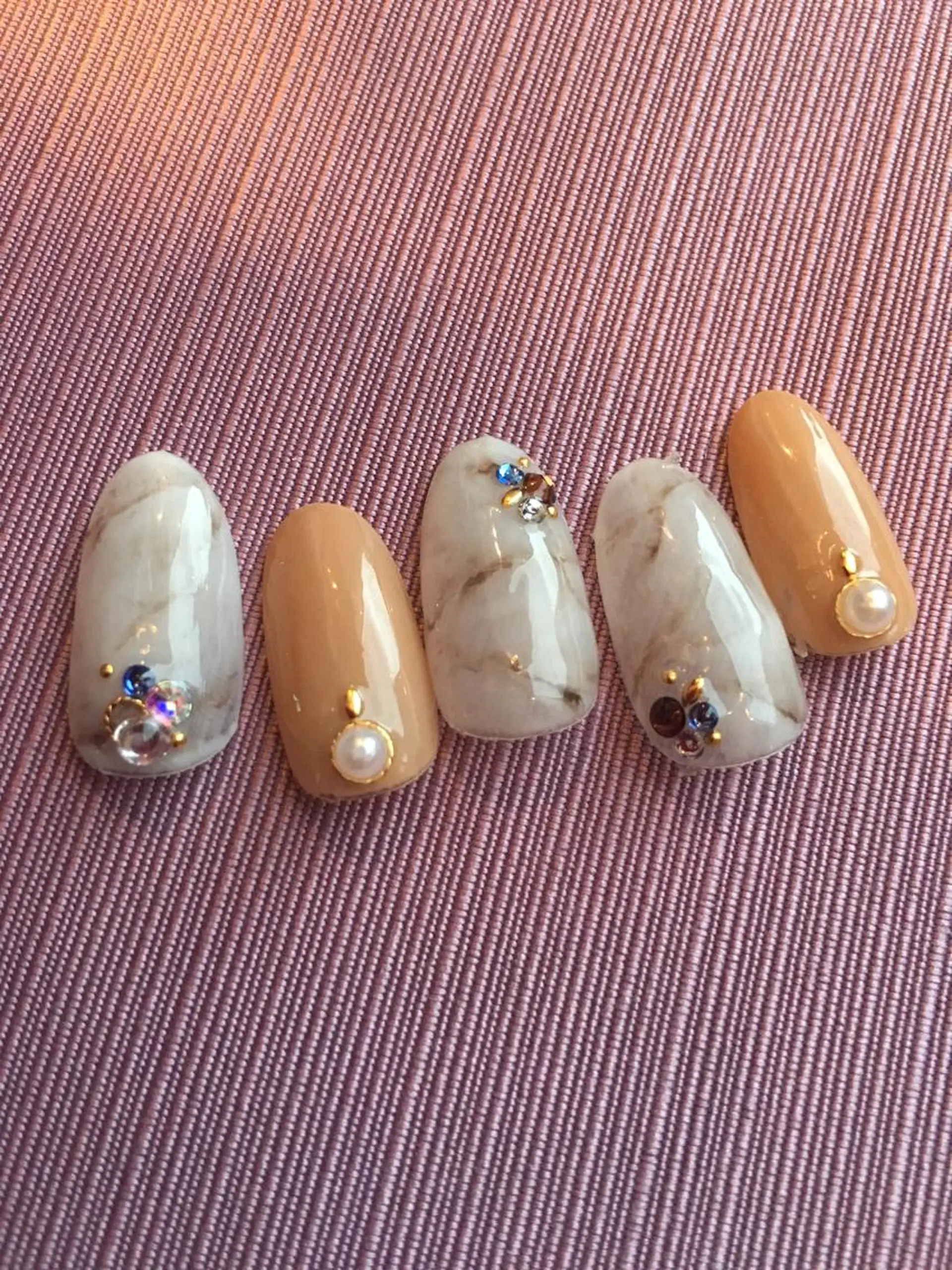 ネイル アートネイル 大理石ネイル(マーブル) アンドルーチェ スクールの眉毛・アイブロウイメージ