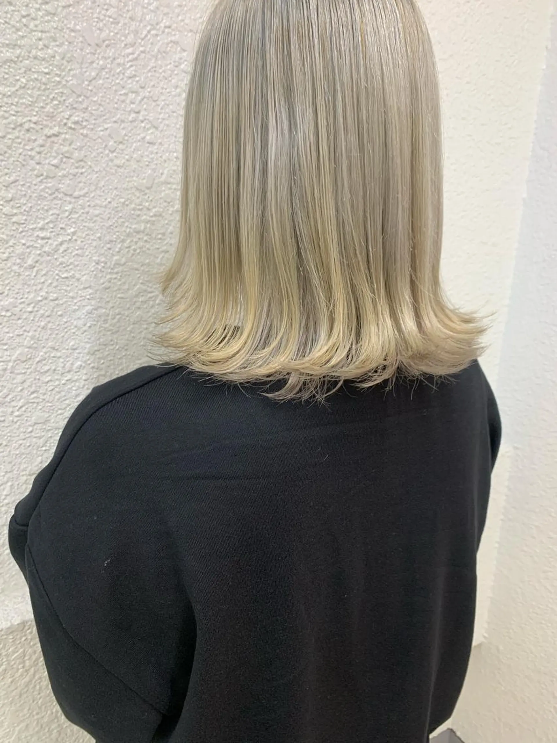 ショート 切りっぱなしボブ ボブ 🧨ブリーチー×ボブ レイヤー💎じゅえるのヘアスタイル