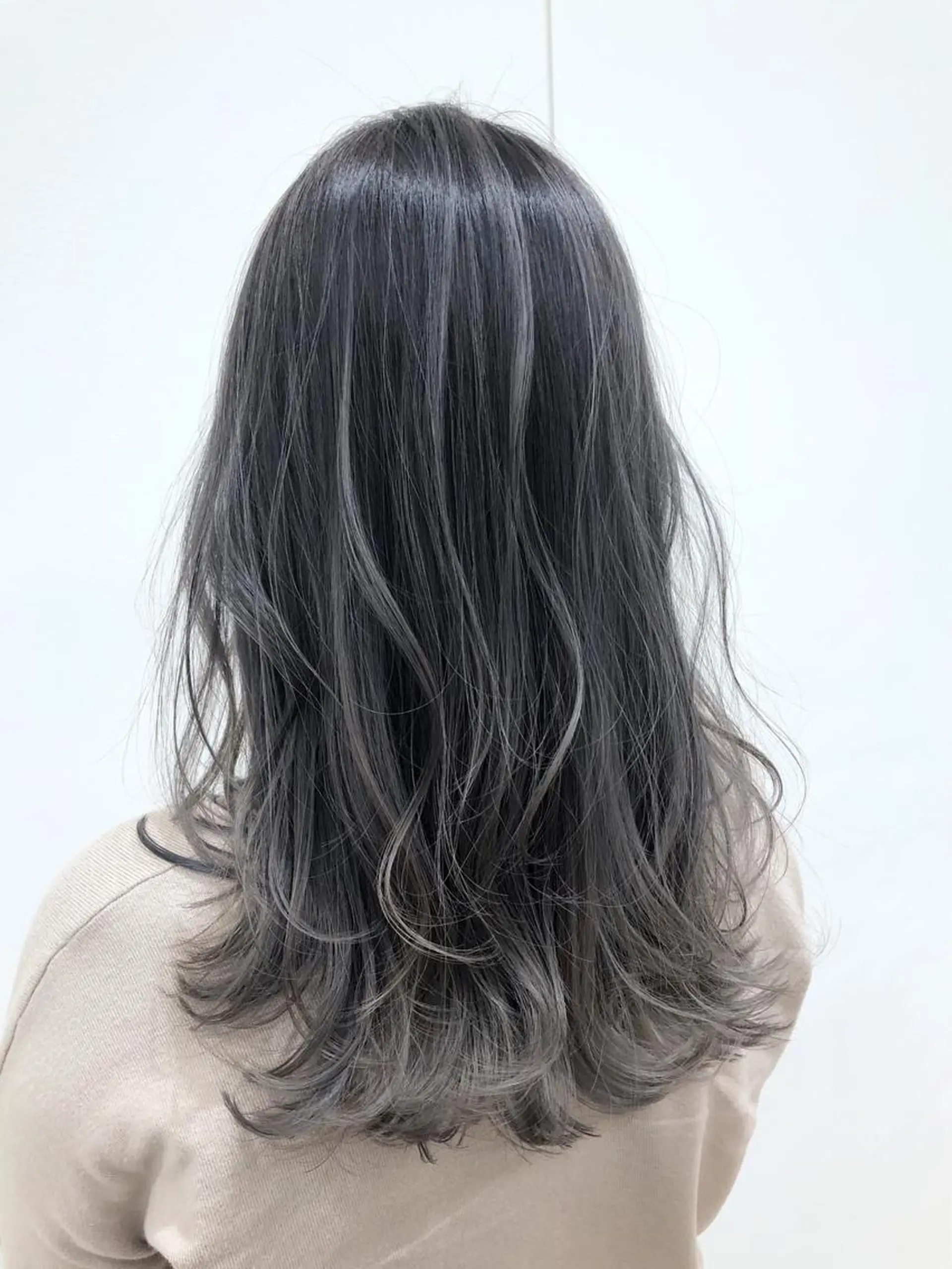 セミロング ケアブリーチ 坪井佑樹のヘアスタイル