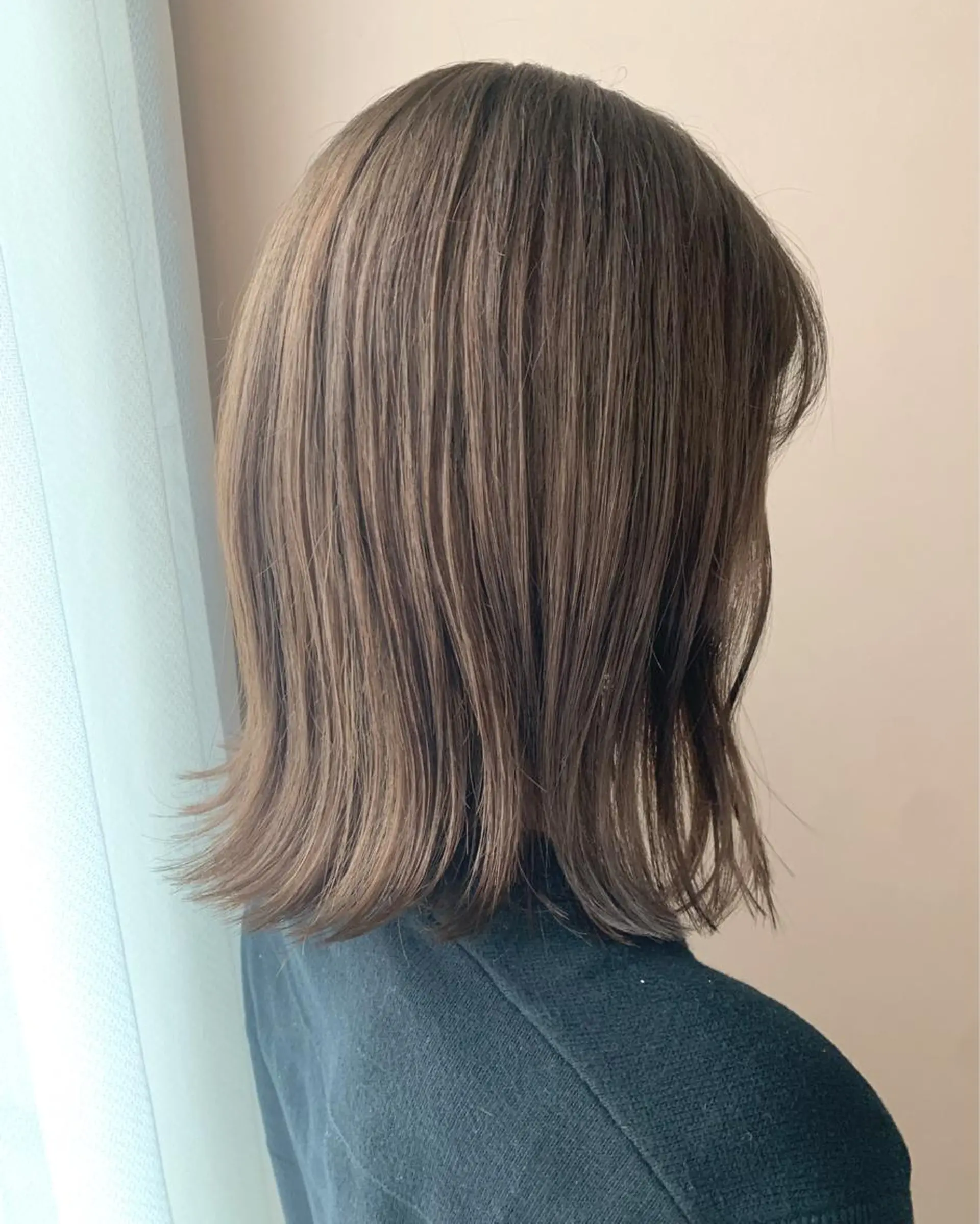 ミディアム カラー ベージュカラー ブリーチ ケアカラー ミルクティーベージュ ブリーチなしカラー カット ヘアカラー トリートメント hub hair レイヤー/透明感のヘアスタイル