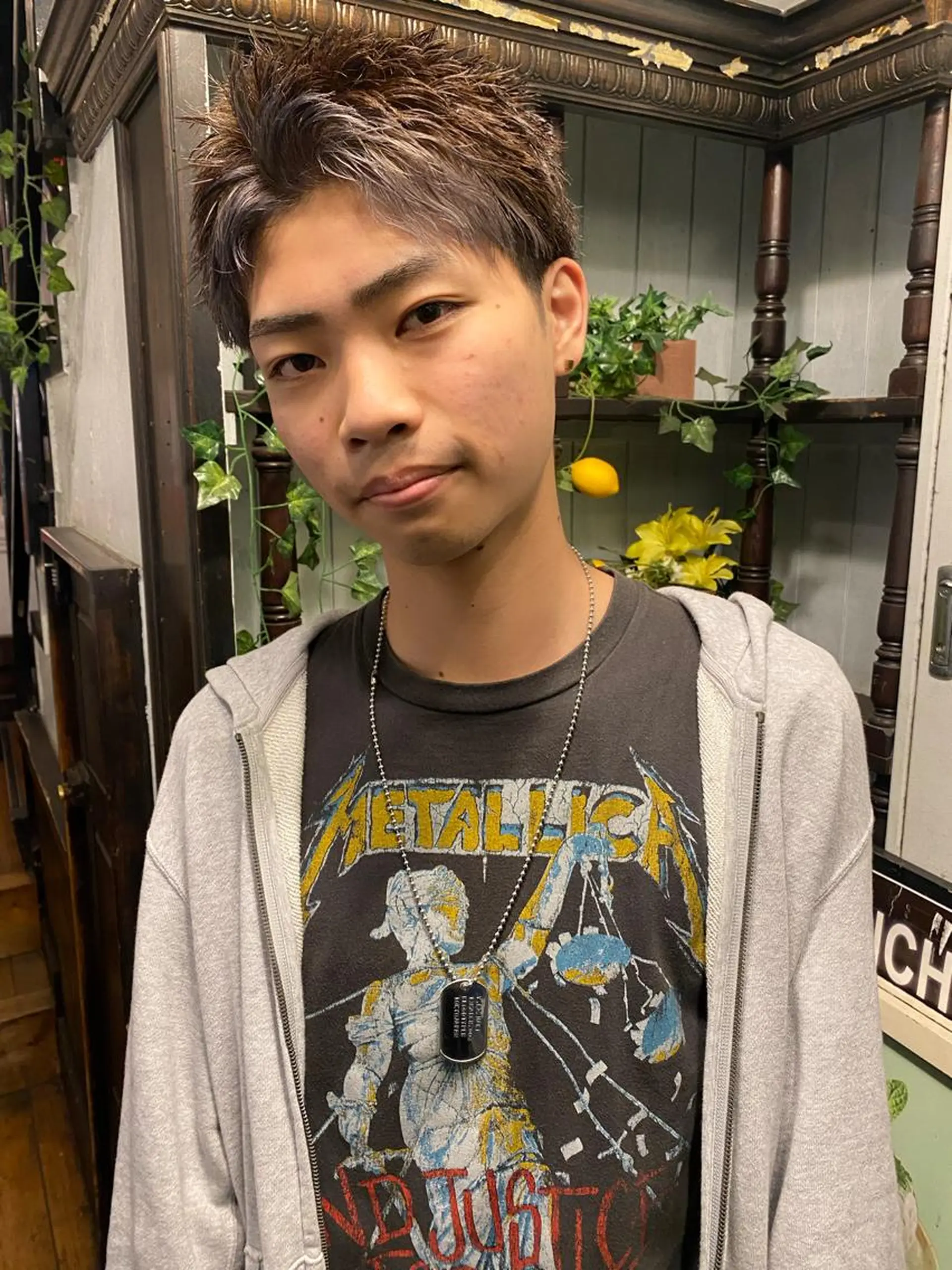 ショート カラー メンズ メンズブリーチ メンズハイライト メンズインナーカラー メンズパーマ プードルパーマ charme所属・💈メンズ特化美容師 ✂︎伊藤大輝💈のヘアスタイル