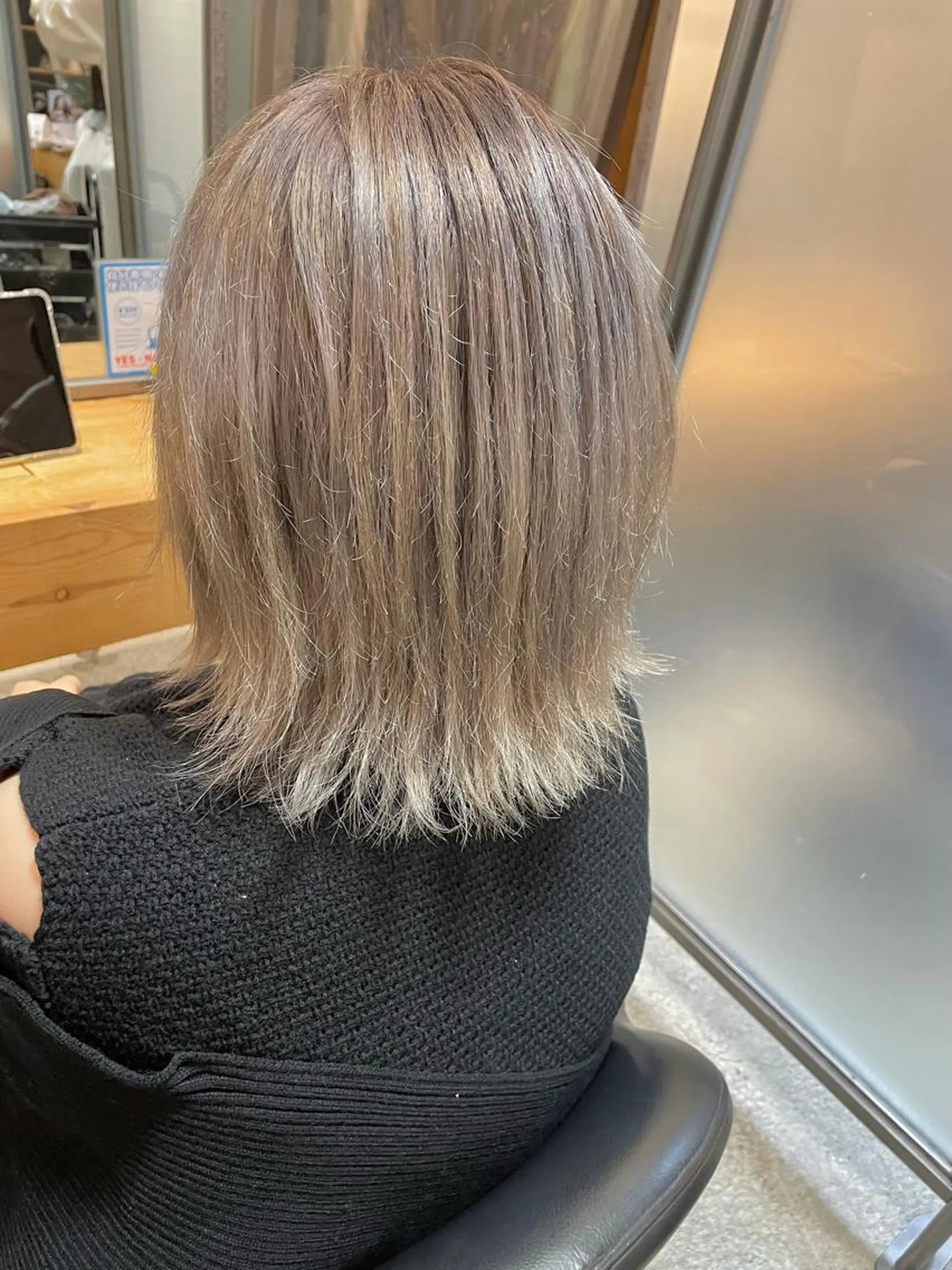 ショート カラー パーマ ヘアアレンジ カット ヘアカラー トリートメント ハイトーンカラー🤍 山下 優華のヘアスタイル