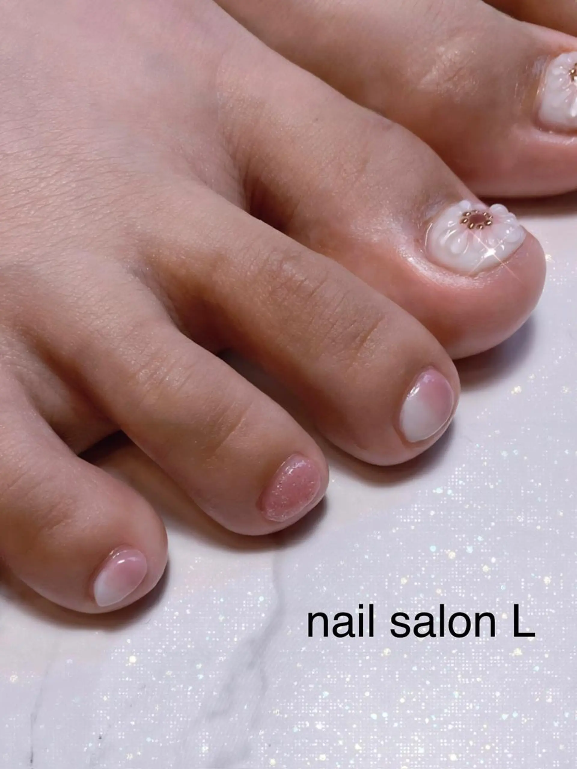 ネイル アートネイル フラワーネイル ぷっくりネイル フットネイル 吉川市 ネイルサロンLのネイルデザイン