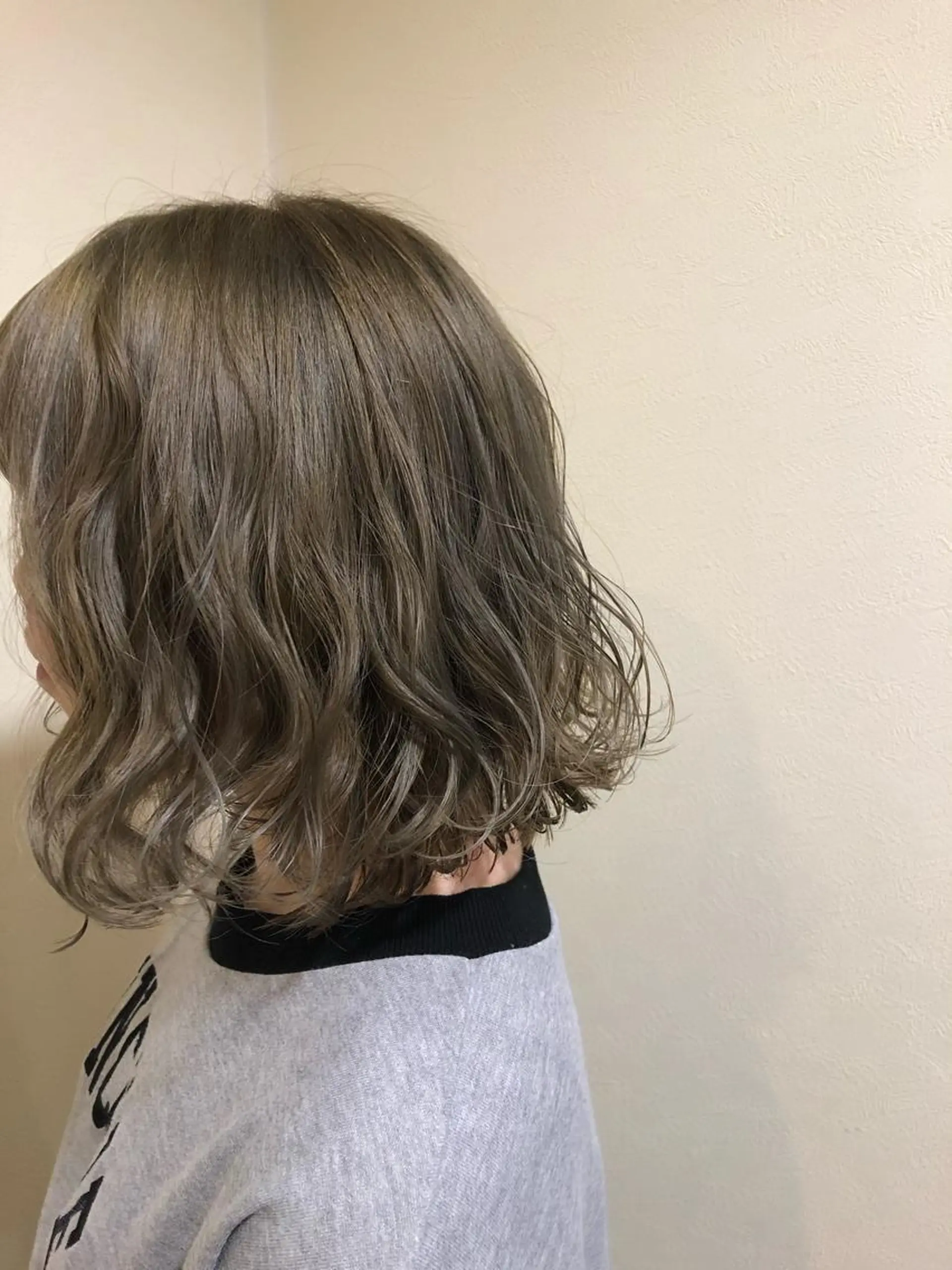 カラー 工藤 綾華のヘアスタイル