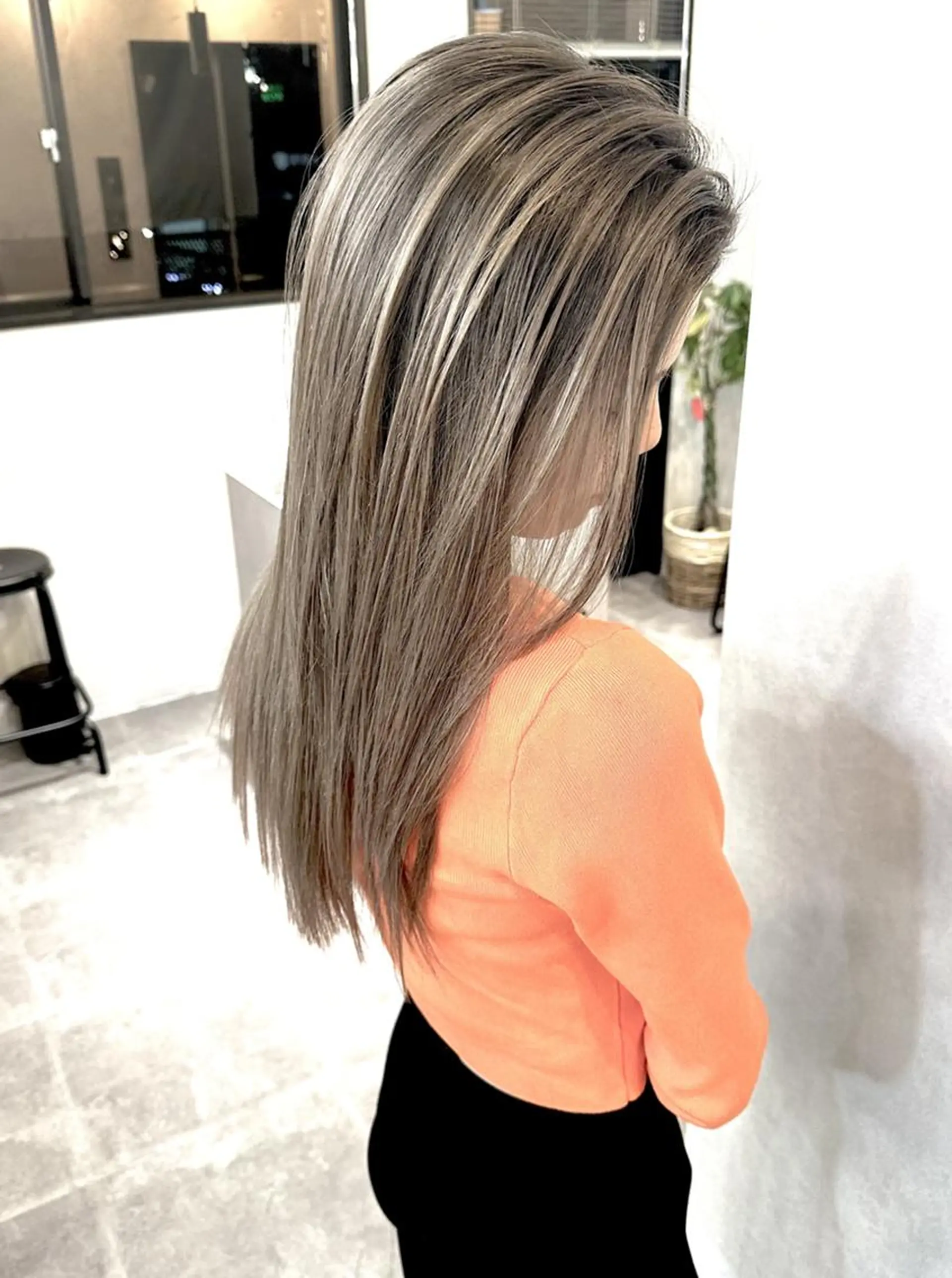 セミロング ヘアアレンジ カラー ハイトーン カラーのヘアスタイル