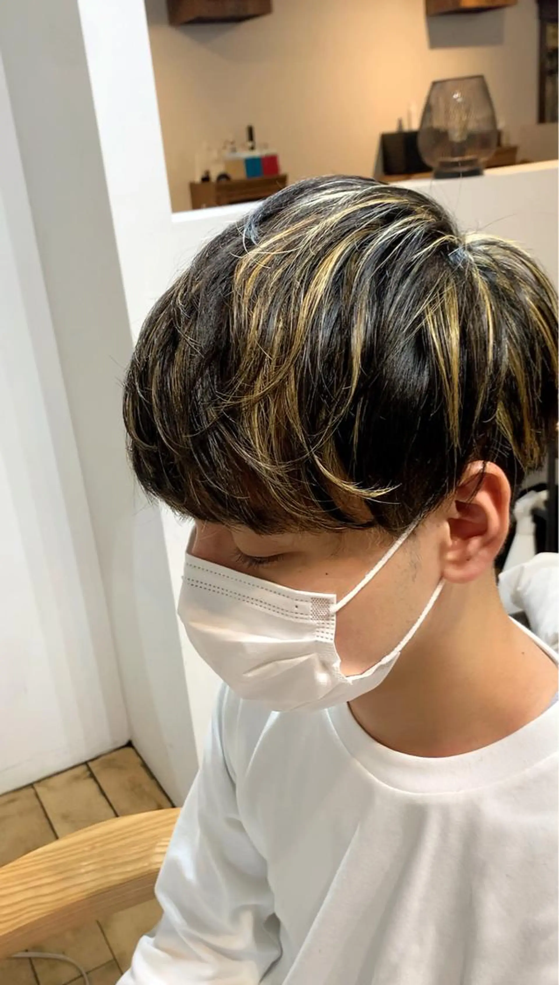 ショート カラー メンズ メンズブリーチ センターパート フェードカット メンズハイライト メンズハイトーン メンズStylist 山根慧のヘアスタイル