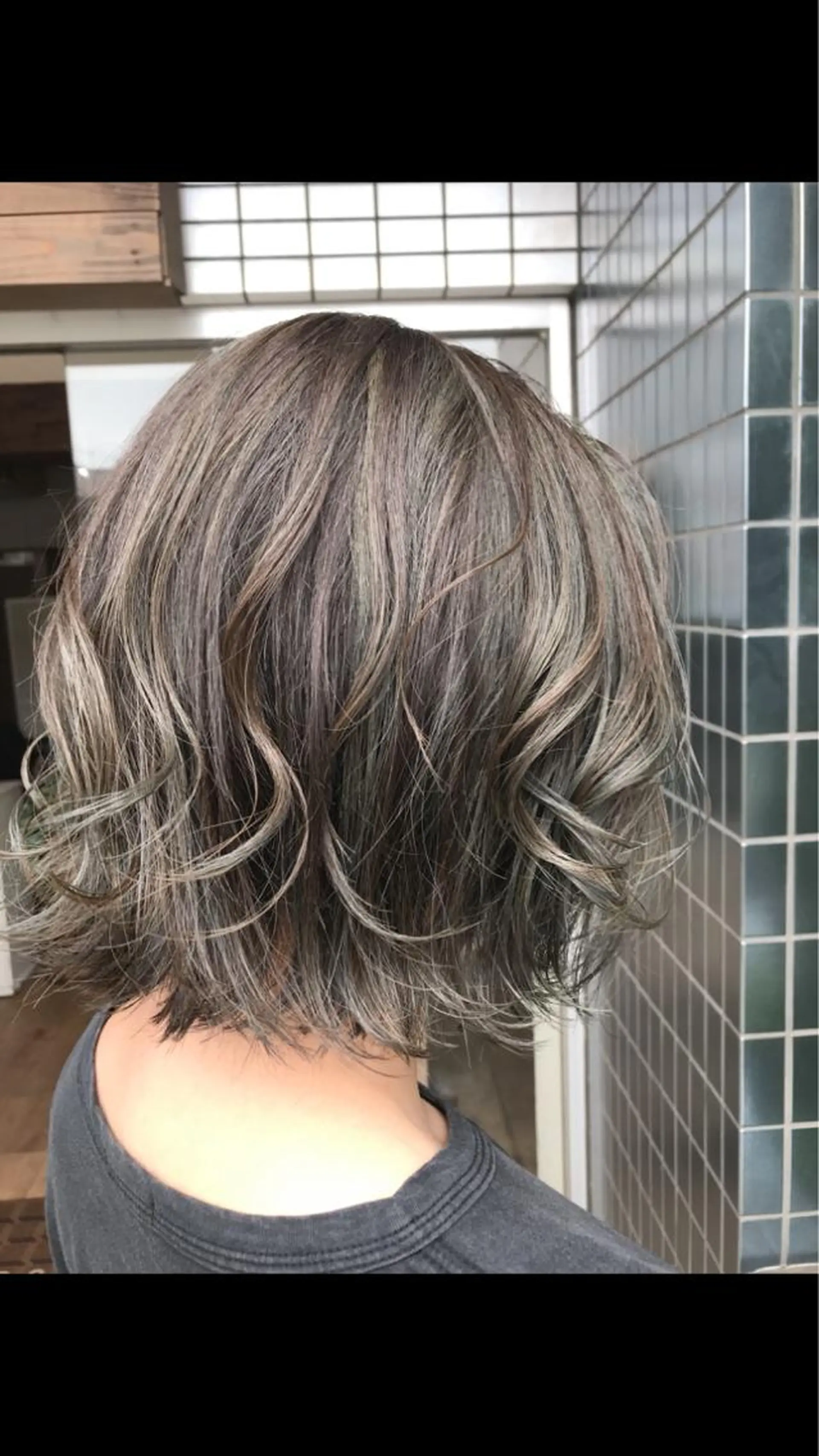 カラー ブリーチ ブルーカラー ブルージュ ハイライトカラー ヘアカラー トリートメント ✅ｼｪｱｻﾛﾝJAM 相田友和のヘアスタイル