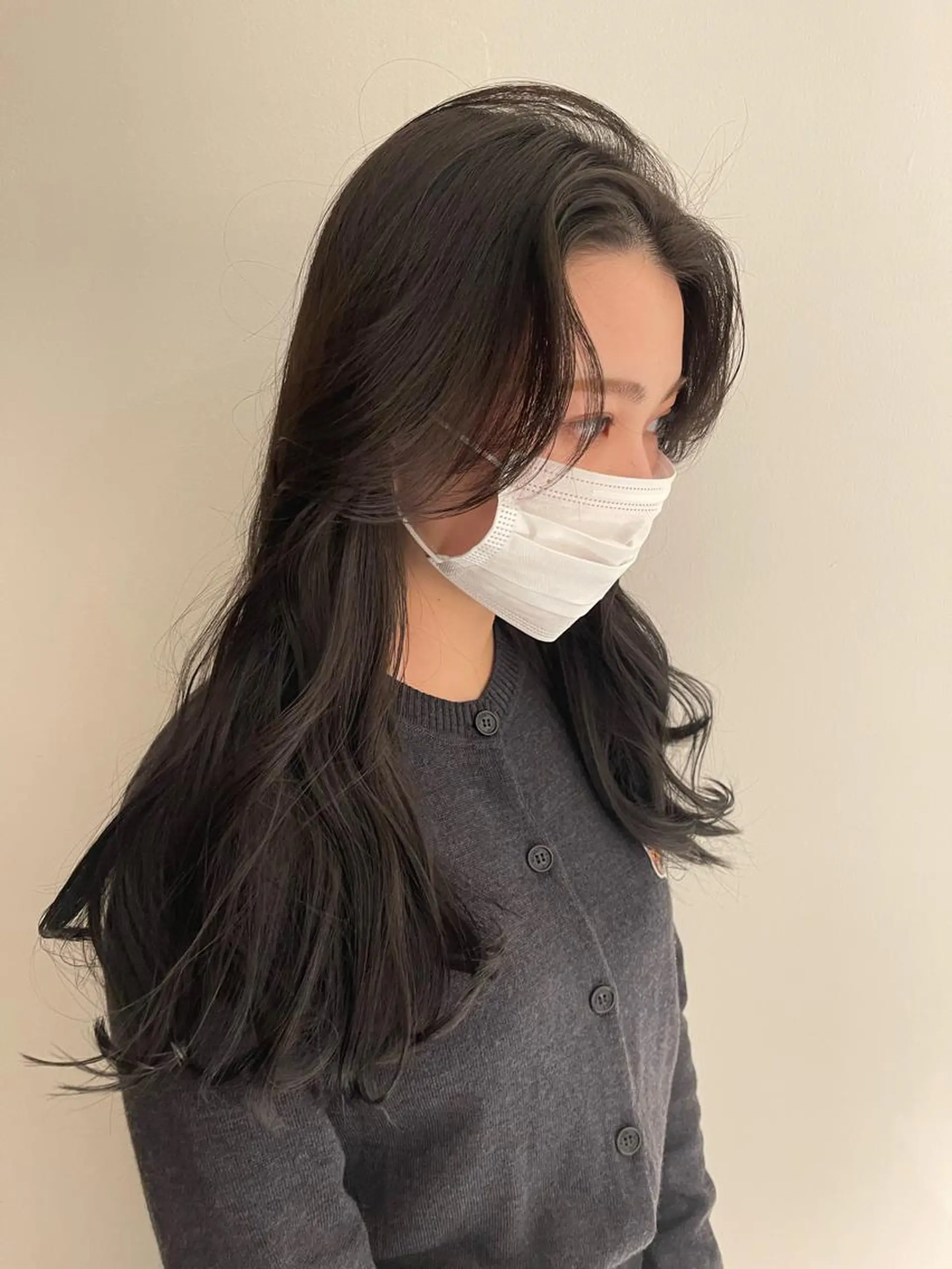 ロング カラー 黒髪 グレーブラック カット トリートメント ヘッドスパ ラベンダー/レイヤー スタイル🤎mamiのヘアスタイル