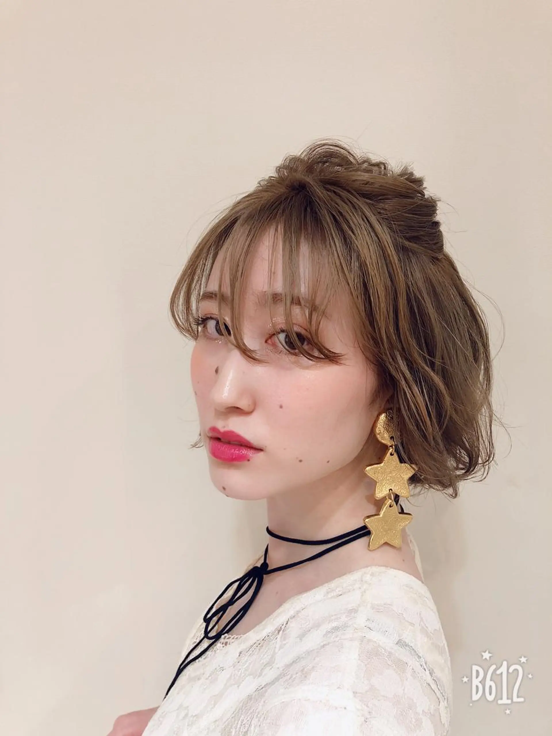 ミディアム ヘアアレンジ ウルフカット／吉村 桃子のヘアスタイル