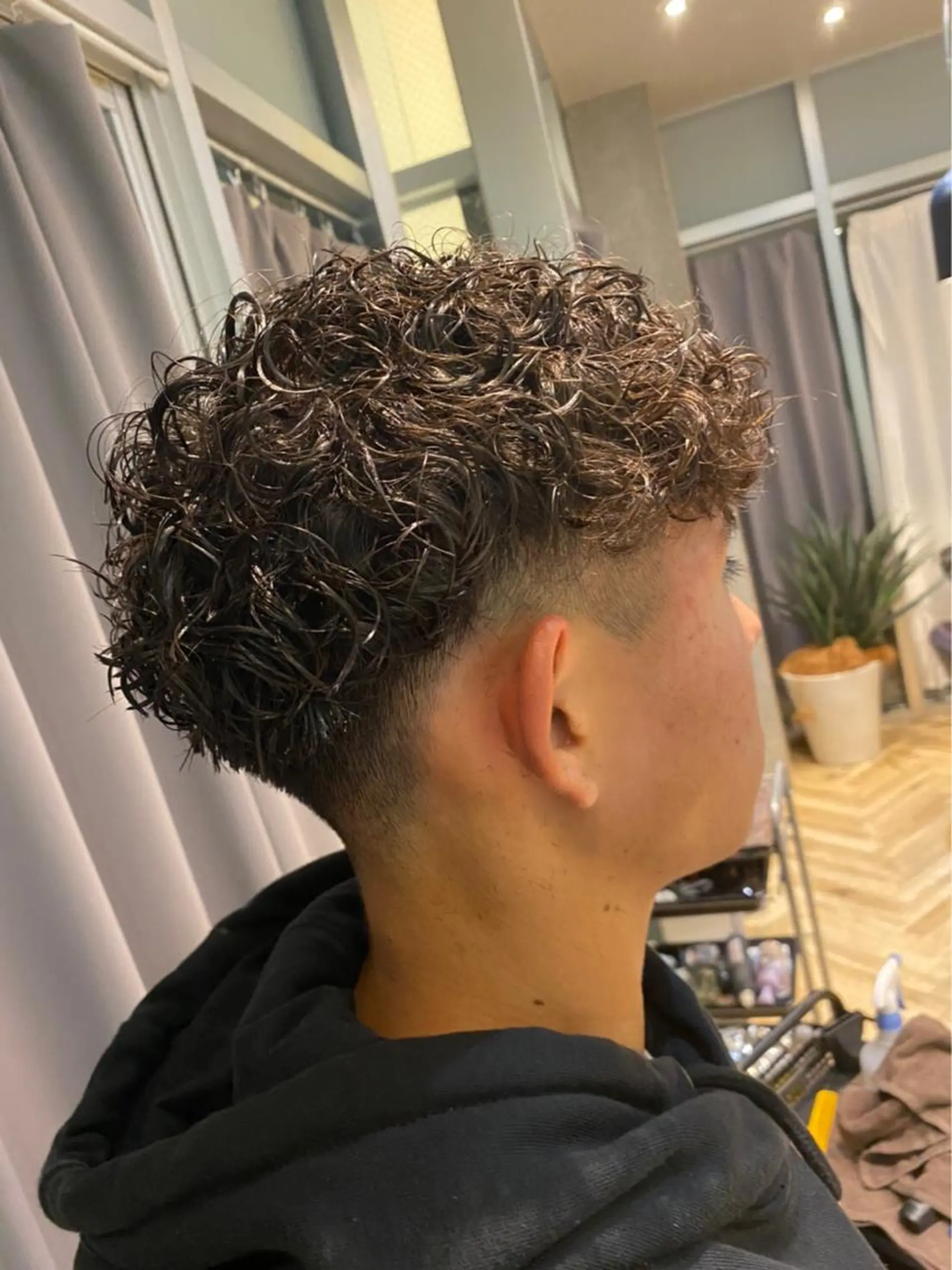 ショート パーマ 🌈艶カラー× メンズパーマ永埜🌈のヘアスタイル