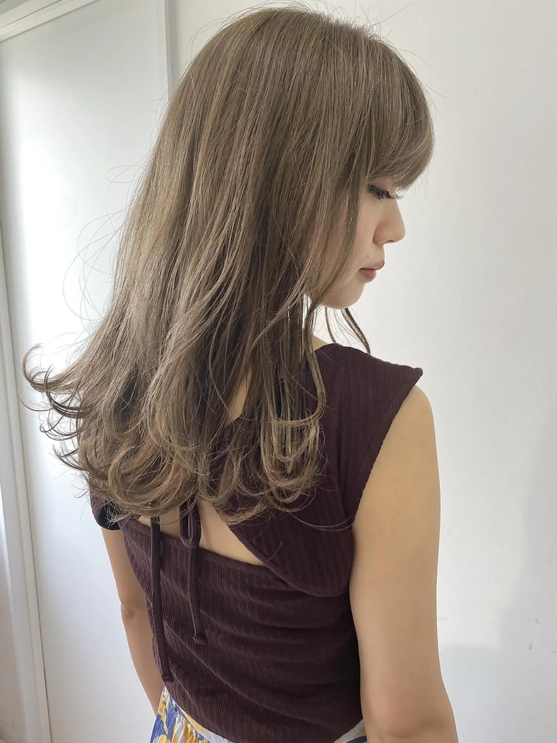 ミディアム カラー コテ巻き風パーマ 韓国風パーマ　無重力のヘアスタイル