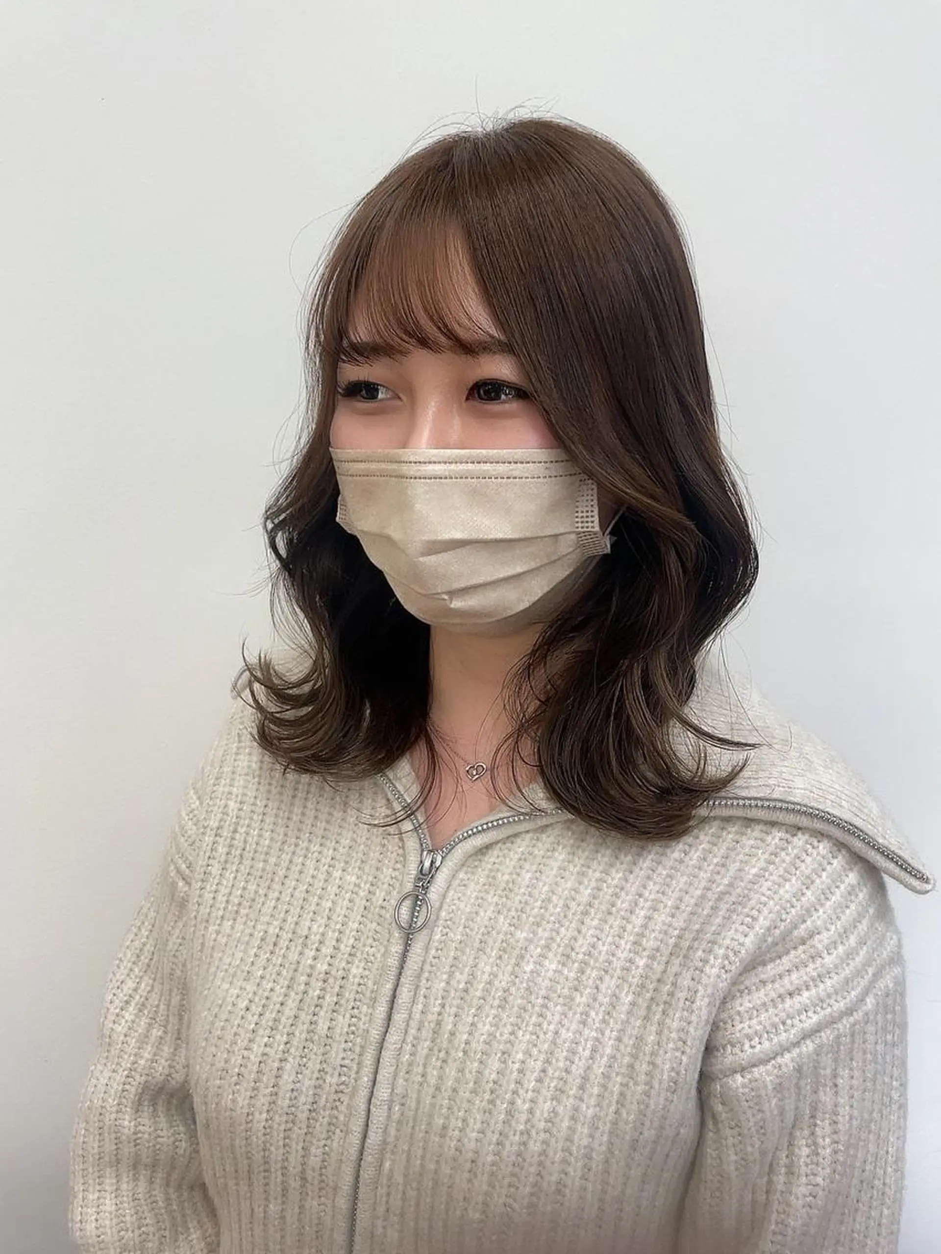 ミディアム 鎌田 春菜のヘアスタイル