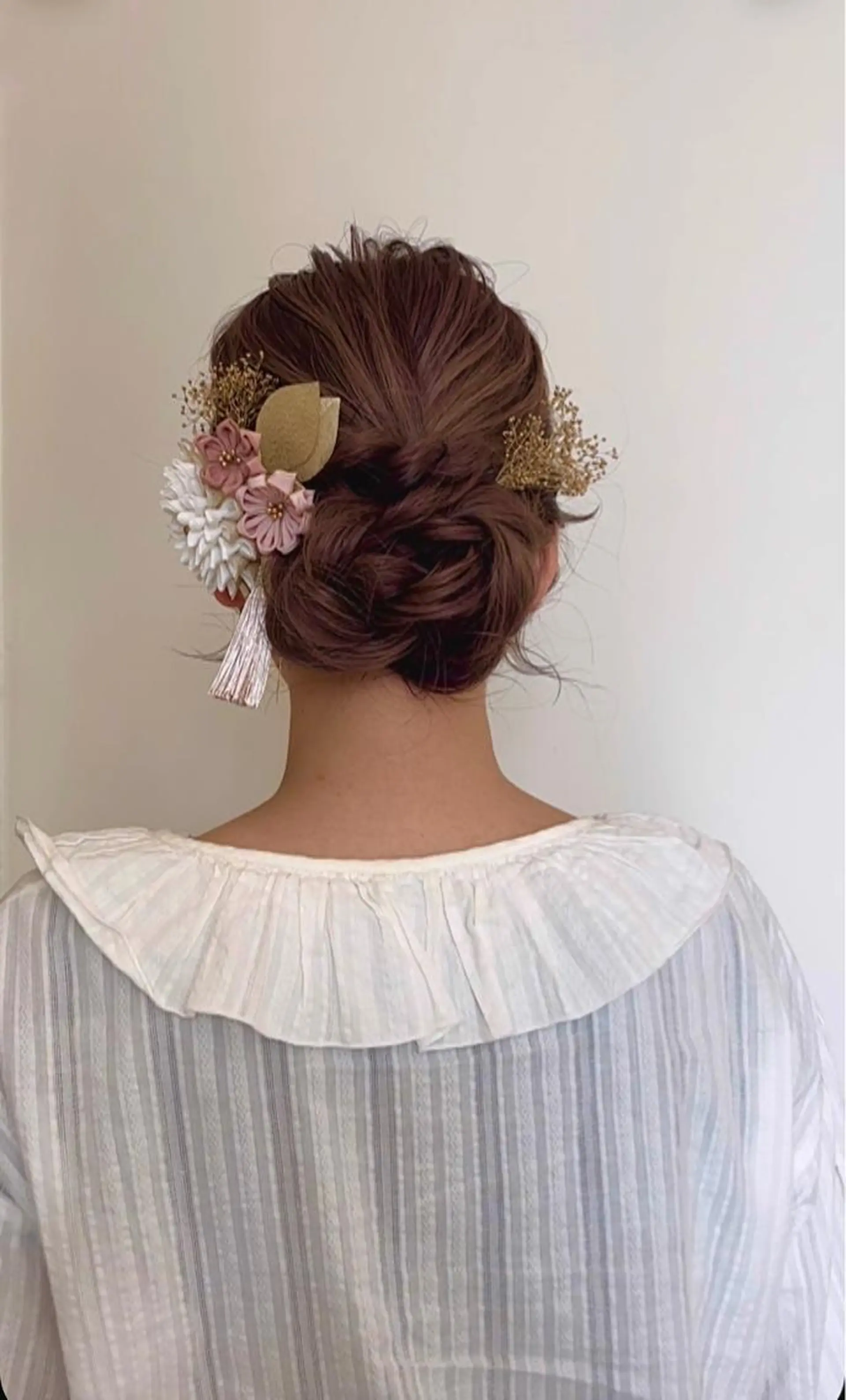 セミロング ヘアアレンジ 結婚式・ブライダル 髪飾り ヘアセット 似合わせカット暖色 カラーhiyonaのヘアスタイル