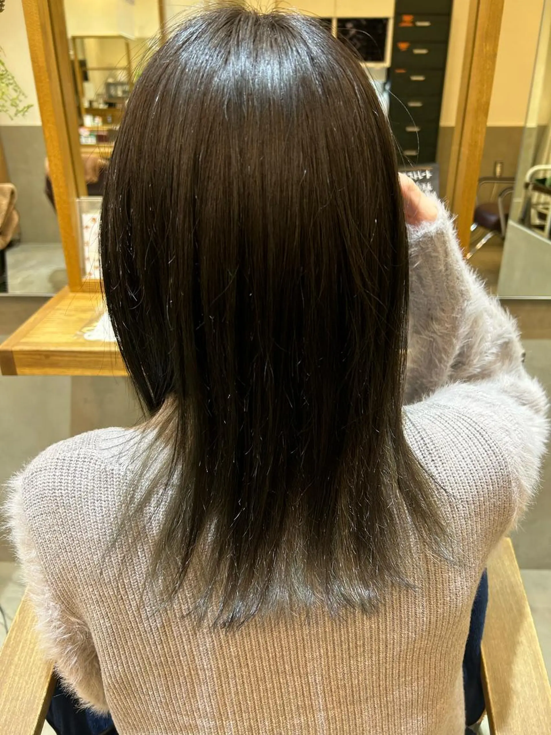 ミディアム カラー カット ヘアカラー トリートメント 若狭 彩花のヘアスタイル