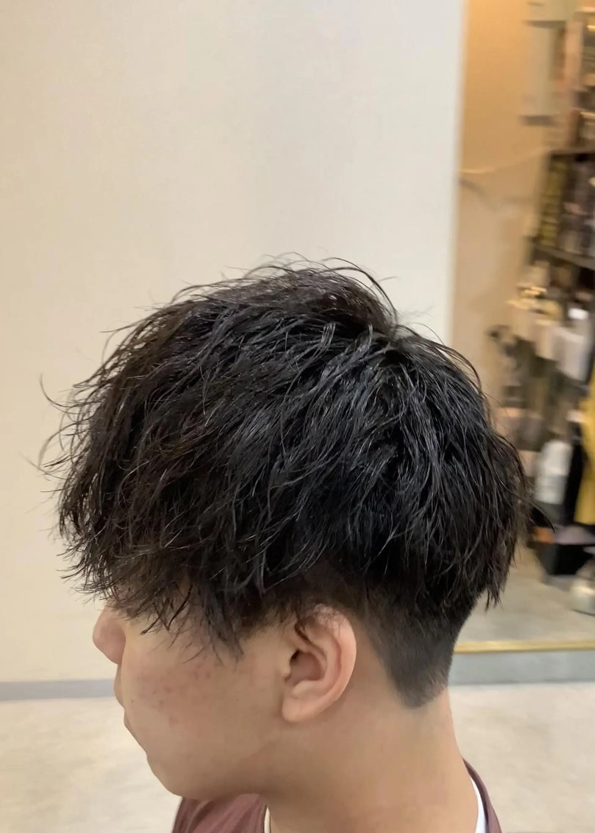 ショート パーマ メンズ アップバング メンズブリーチ センターパート フェードカット メンズハイライト カット パーマ トリートメント クセを最大限に活かす メンズパーマ奈良大祐のヘアスタイル