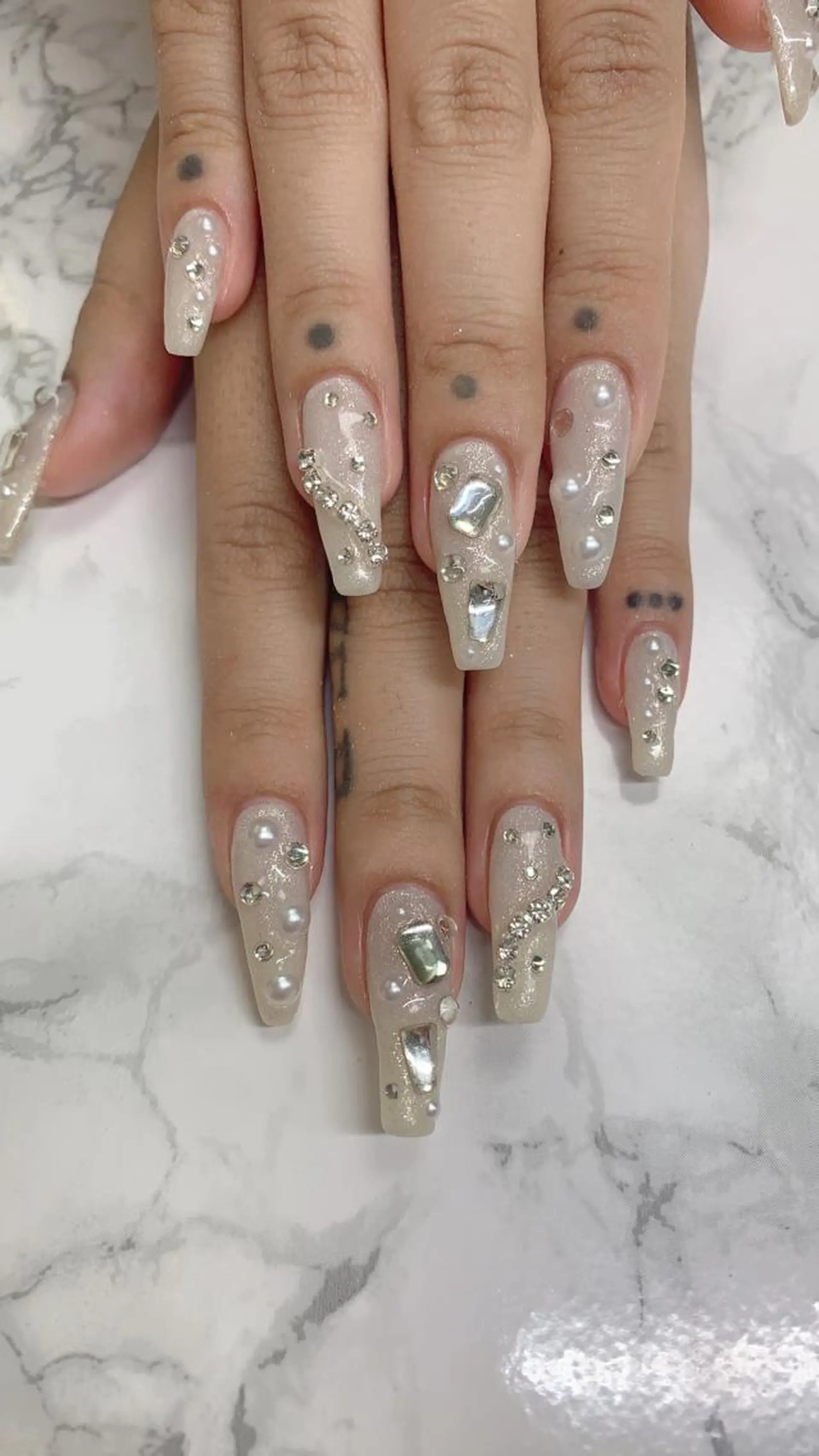 ネイル はな💎ネイル ワンホン、長さ出しのネイルデザイン