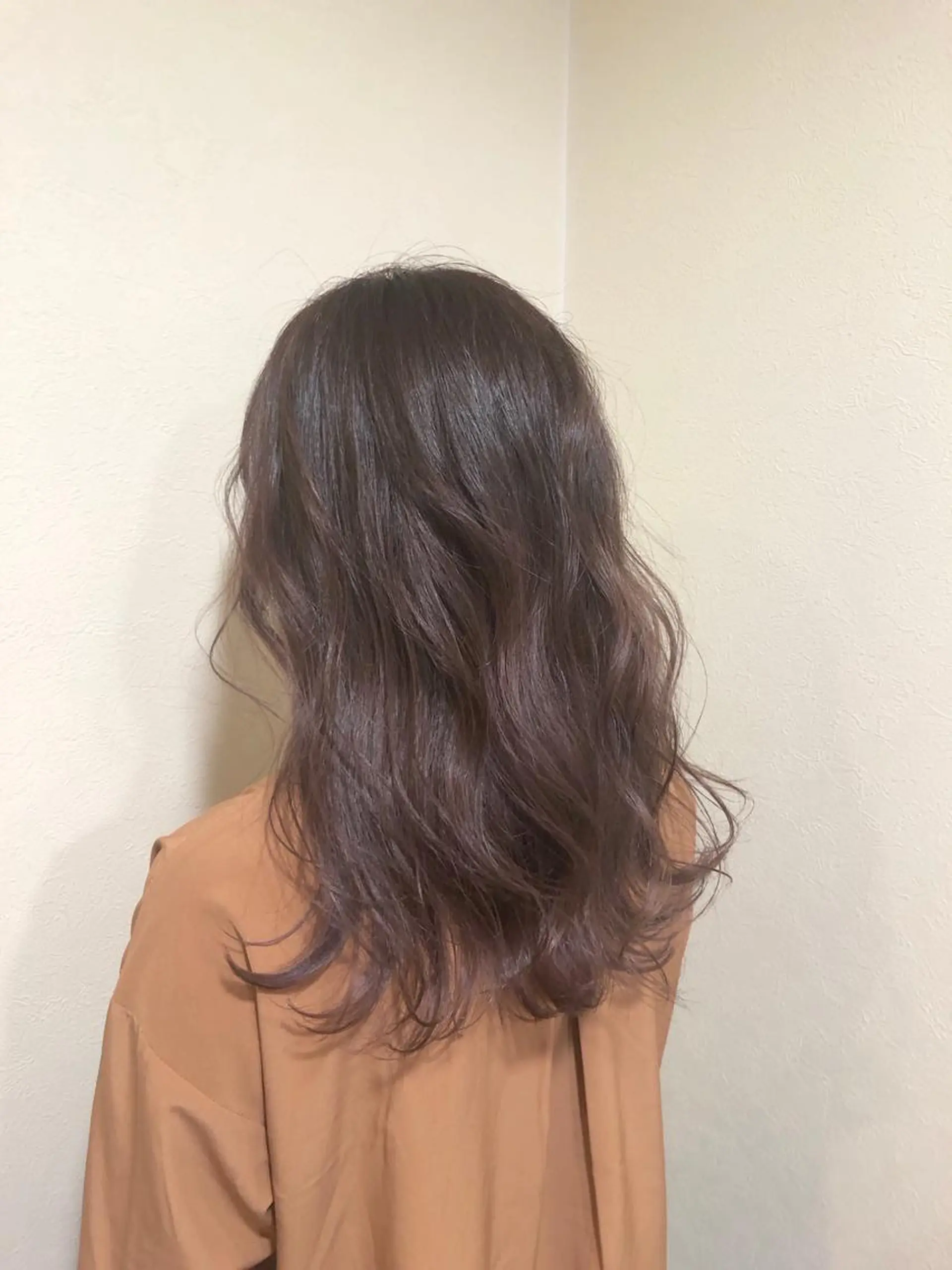 セミロング カラー 工藤 綾華のヘアスタイル