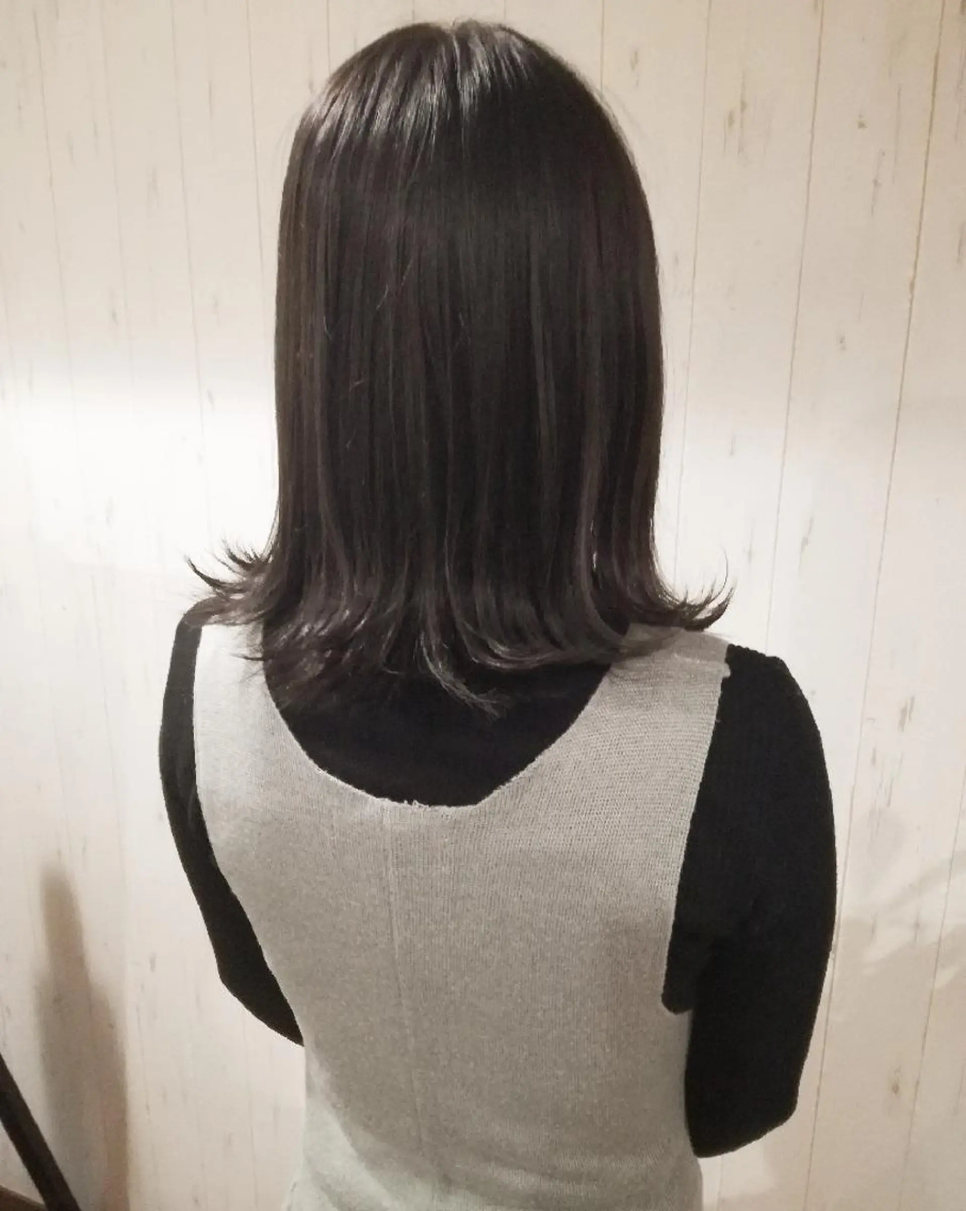 ミディアム カラー アッシュ ダークアッシュ 外ハネヘア 西川 敏夫のヘアスタイル