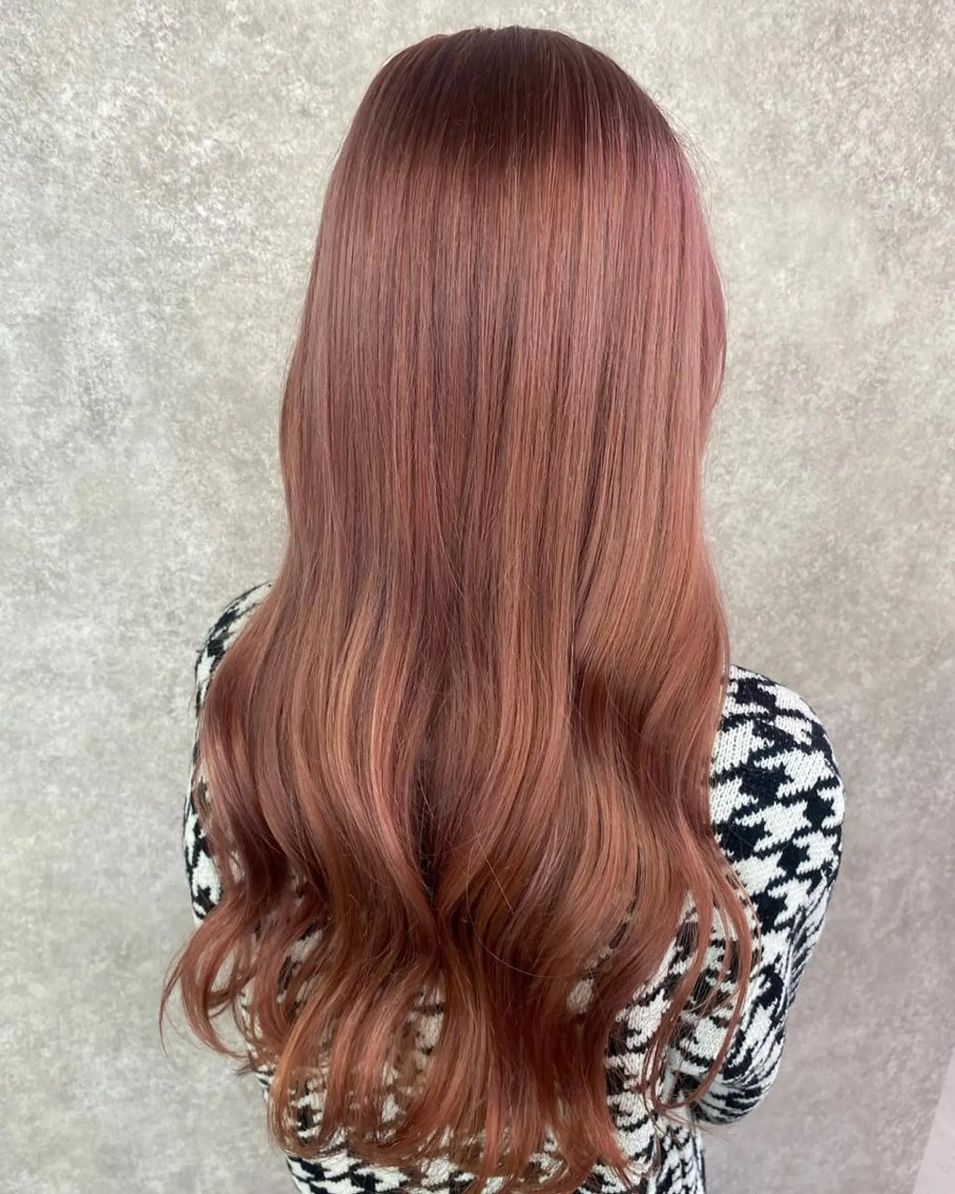 ロング カラー ベージュカラー ハイトーンカラー ピンクカラー ピンクベージュ 髪質改善 UNDER vr 【アンダーバー】のヘアスタイル