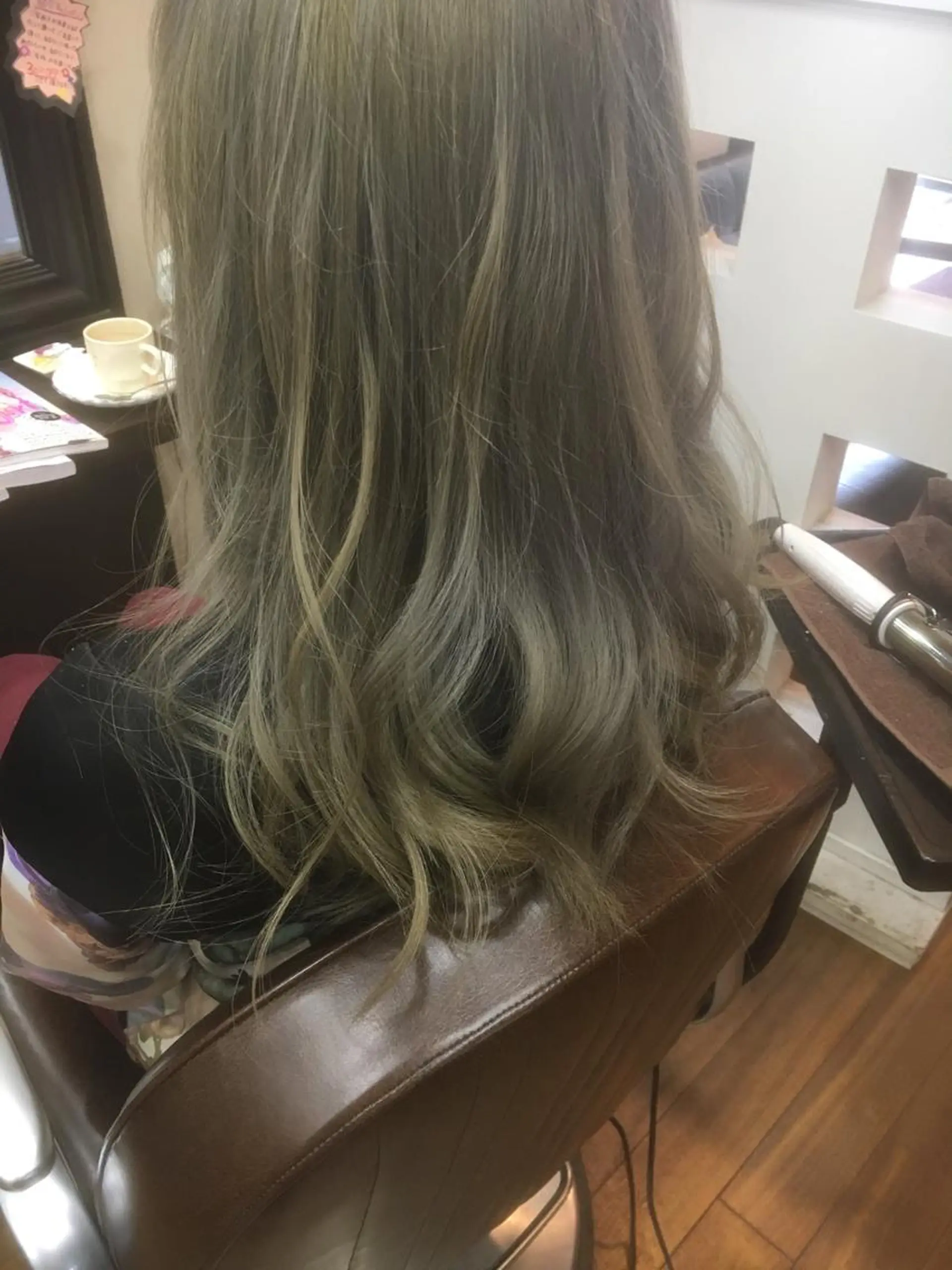 ロング カラー アッシュ ブリーチ ブロンド 外国人風カラー シェアサロン　シエナ所属・東條 克義のヘアスタイル