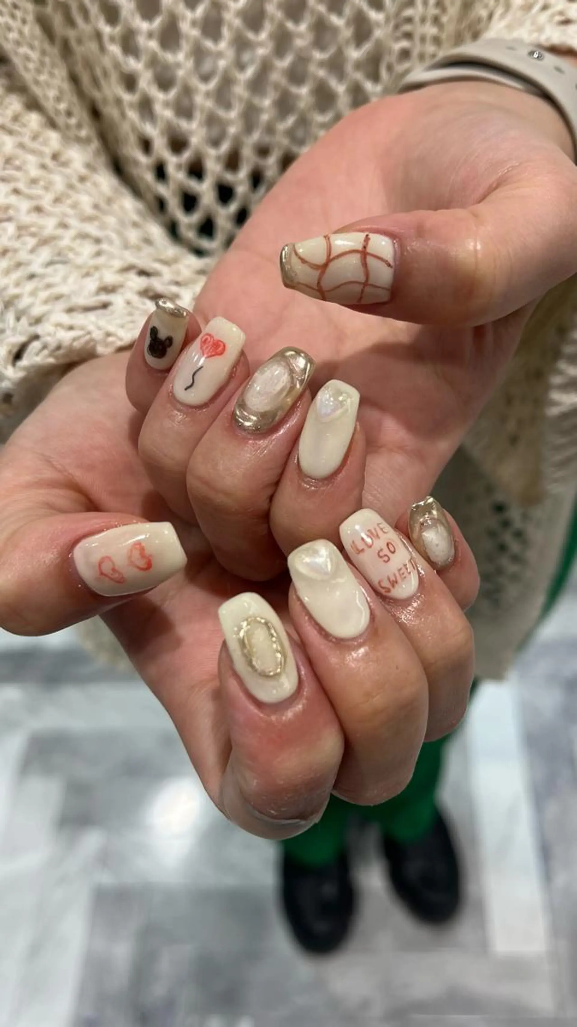 カラー ネイル マツエク・マツパ ジェルネイル ゴールド ハート ミラーネイル パラジェル mai🤍縮毛酸性ス トレート/アイリストのヘアスタイル