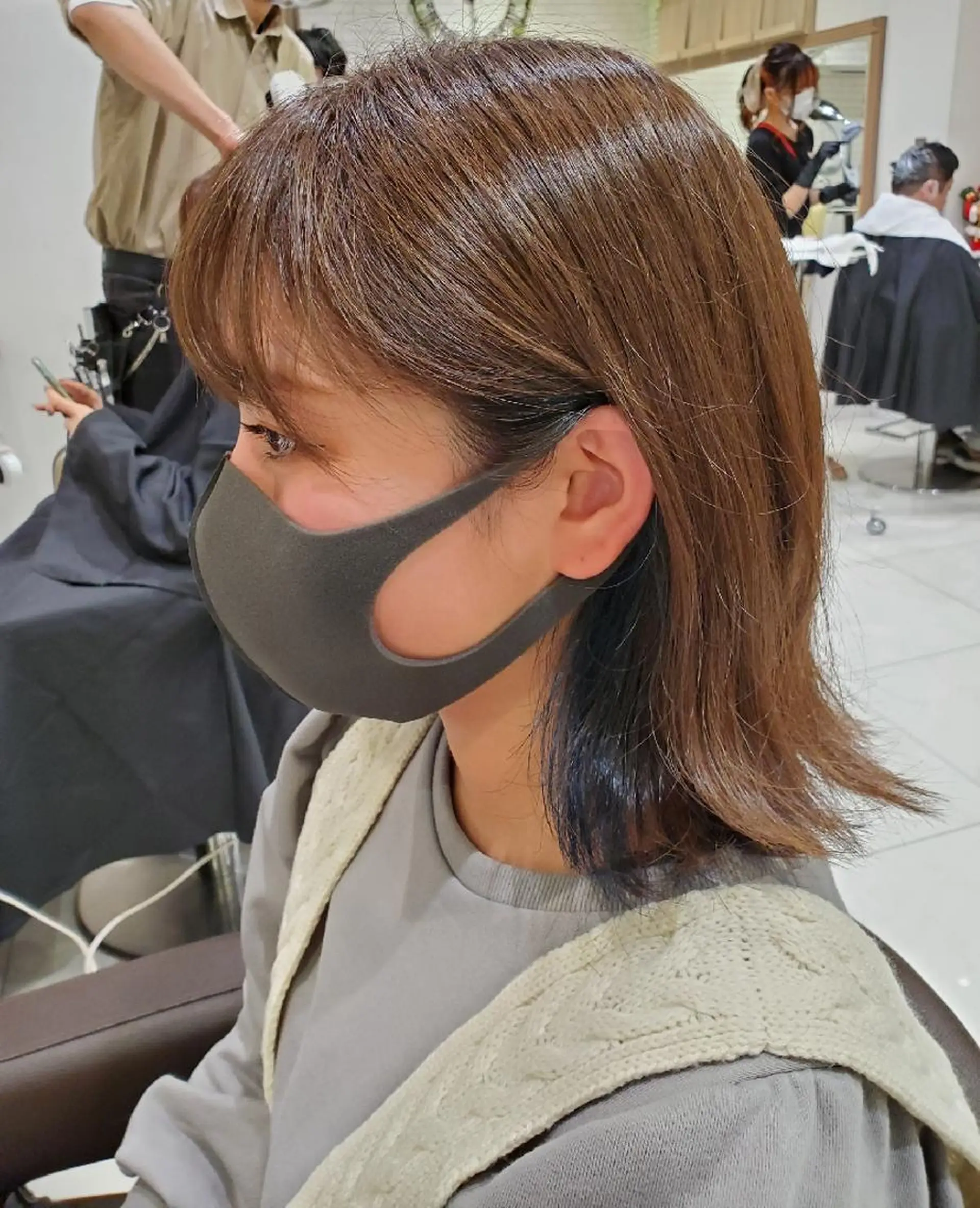 ミディアム カラー アッシュ ベージュカラー ブリーチ ブルーカラー イヤリングカラー 中村 和貴のヘアスタイル