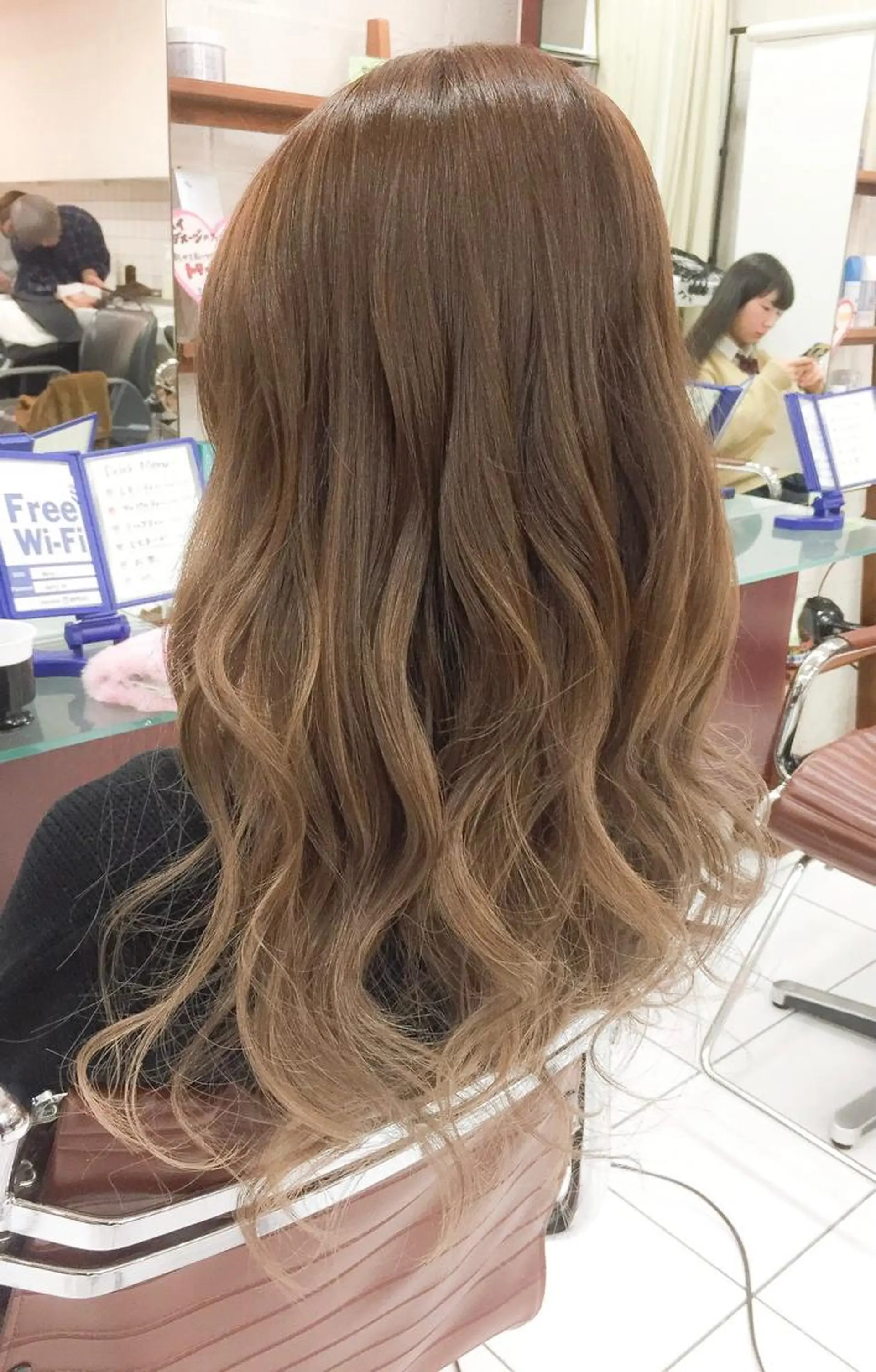 ミディアム カラー アッシュ ベージュカラー グラデーションカラー モテ髪透明感❤️ デイズヘアカラーのヘアスタイル