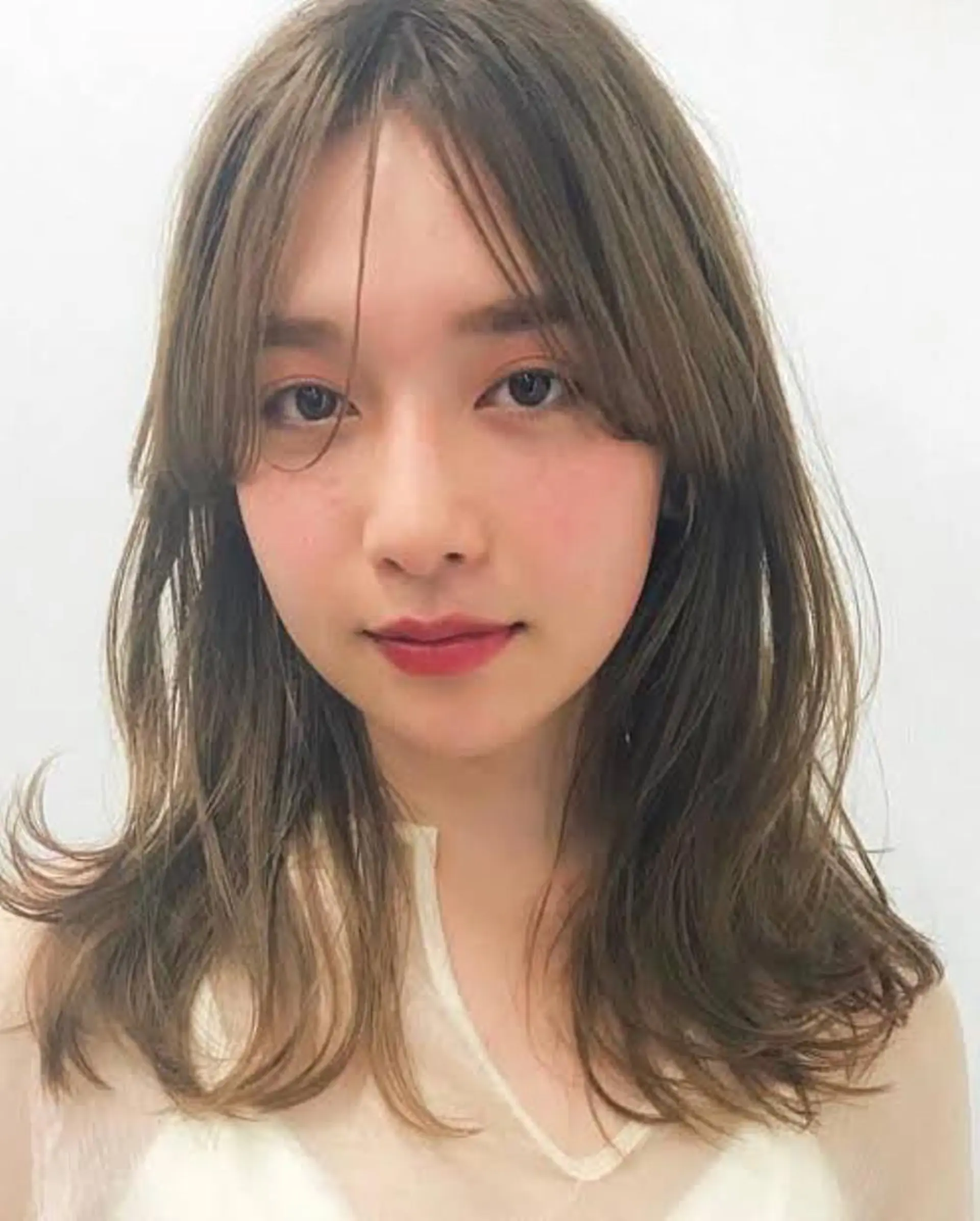 ミディアム カラー ミディアムパーマ ブリーチ ケアブリーチ グレージュ ハイライトカラー SHINYA シンヤヘアーズのヘアスタイル