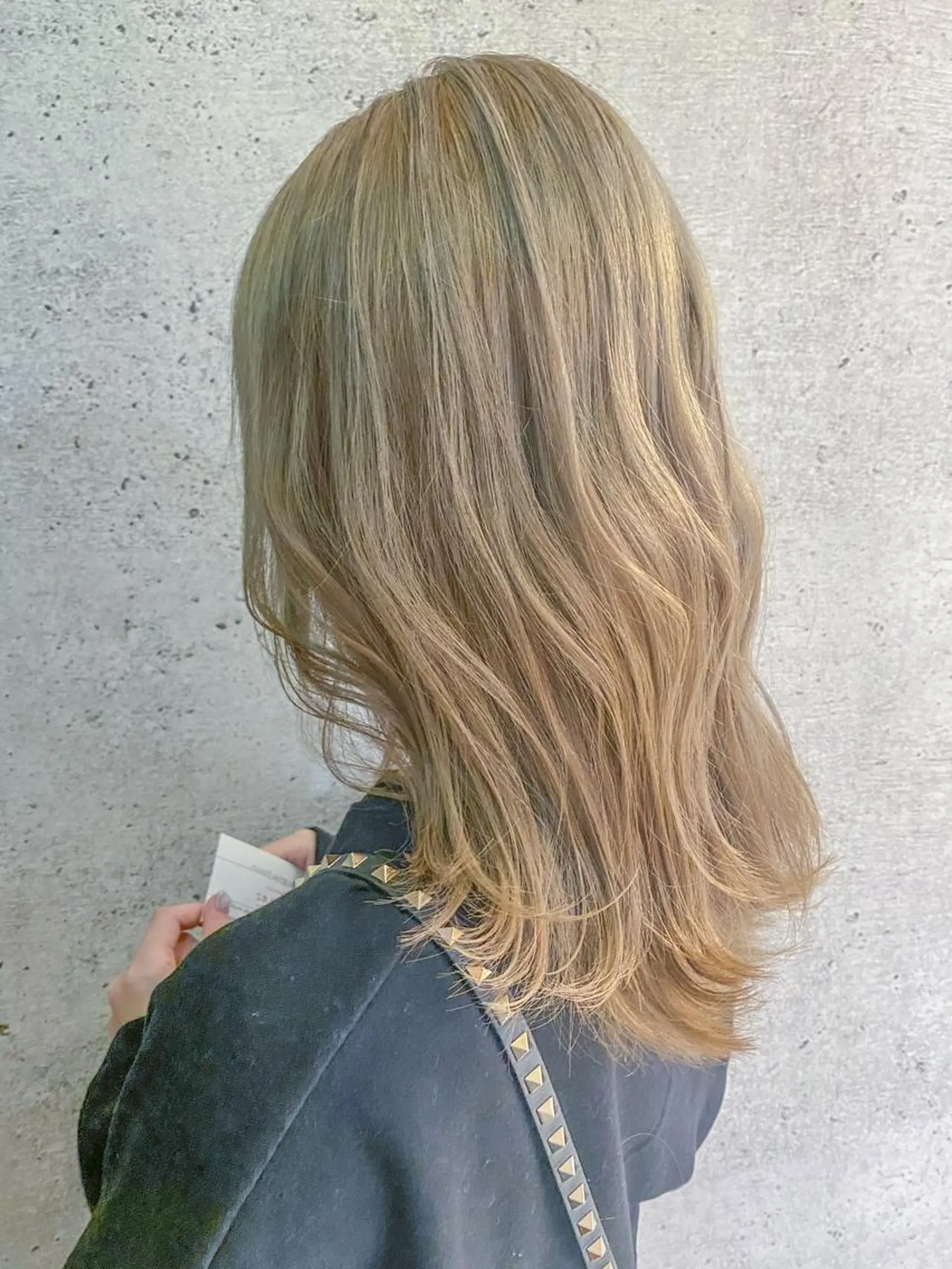 セミロング カラー ベージュカラー ハイトーンカラー ミルクティーベージュ カット ヘアカラー トリートメント ブリーチ/ボブ ショート/はらのヘアスタイル