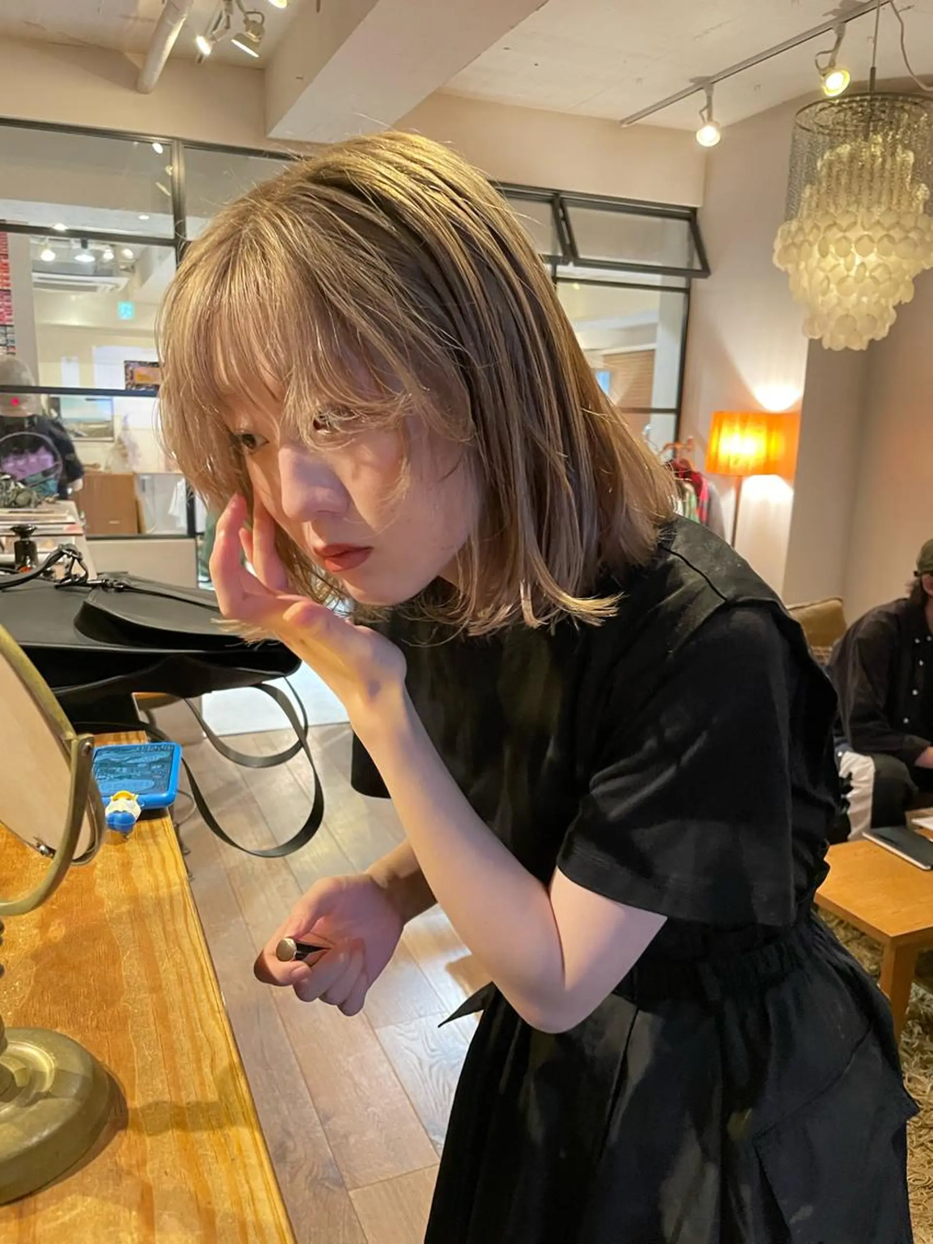 ショート カラー ベージュカラー ブリーチ 透明感カラー ダブルカラー トリートメント ヘアカラー ファッションに 溶け込むstyleのヘアスタイル