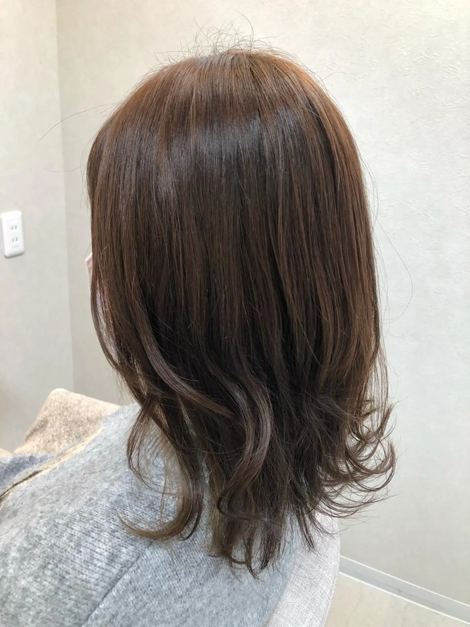 ミディアム 外ハネヘア カット ヘアカラー ショート/白髪ぼかし 君和田若菜のヘアスタイル