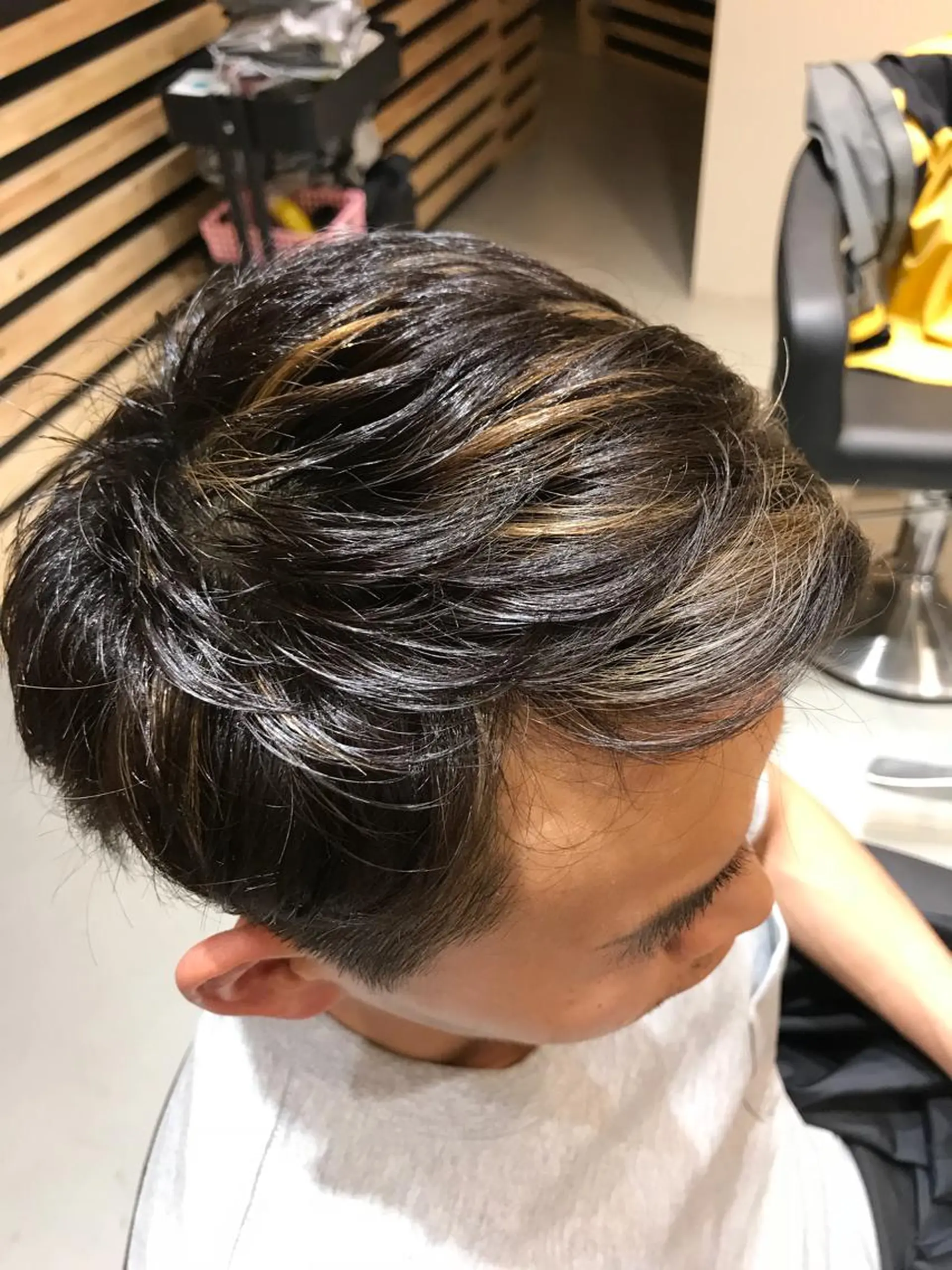 ショート カラー メンズ メンズハイライト 黒髪 ブルーカラー ブルーブラック ハイライトカラー ヘアカラー 大久保 隆蔵のヘアスタイル