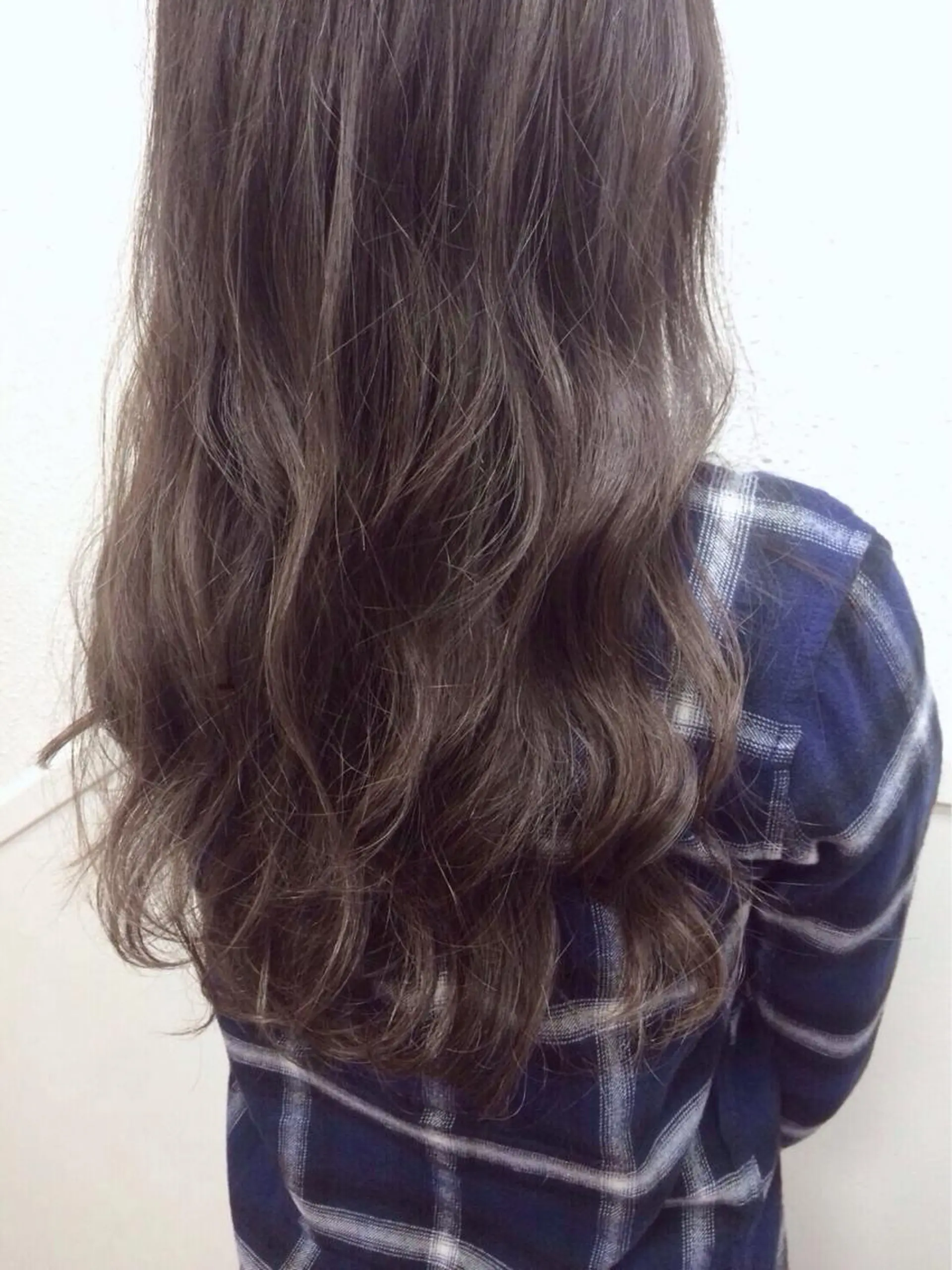 セミロング ロング カラー グレージュ ハイライトカラー ハイライト にった みずきのヘアスタイル