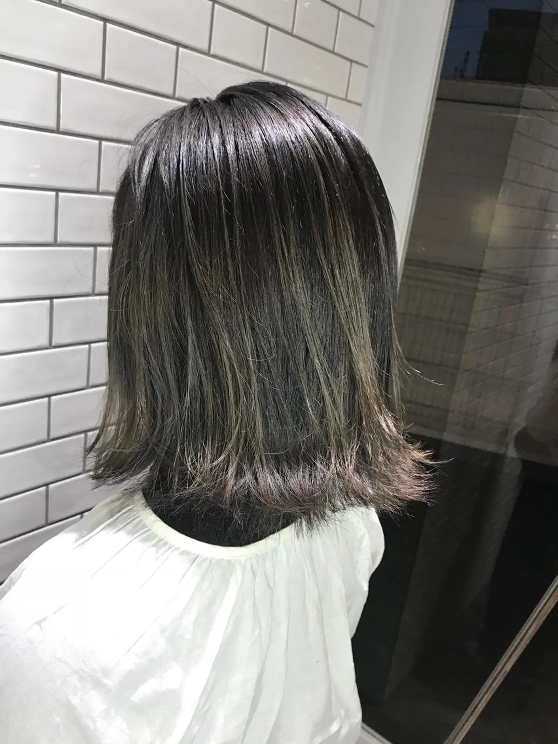 ミディアム カラー レイヤー　べージュ 白石研太のヘアスタイル