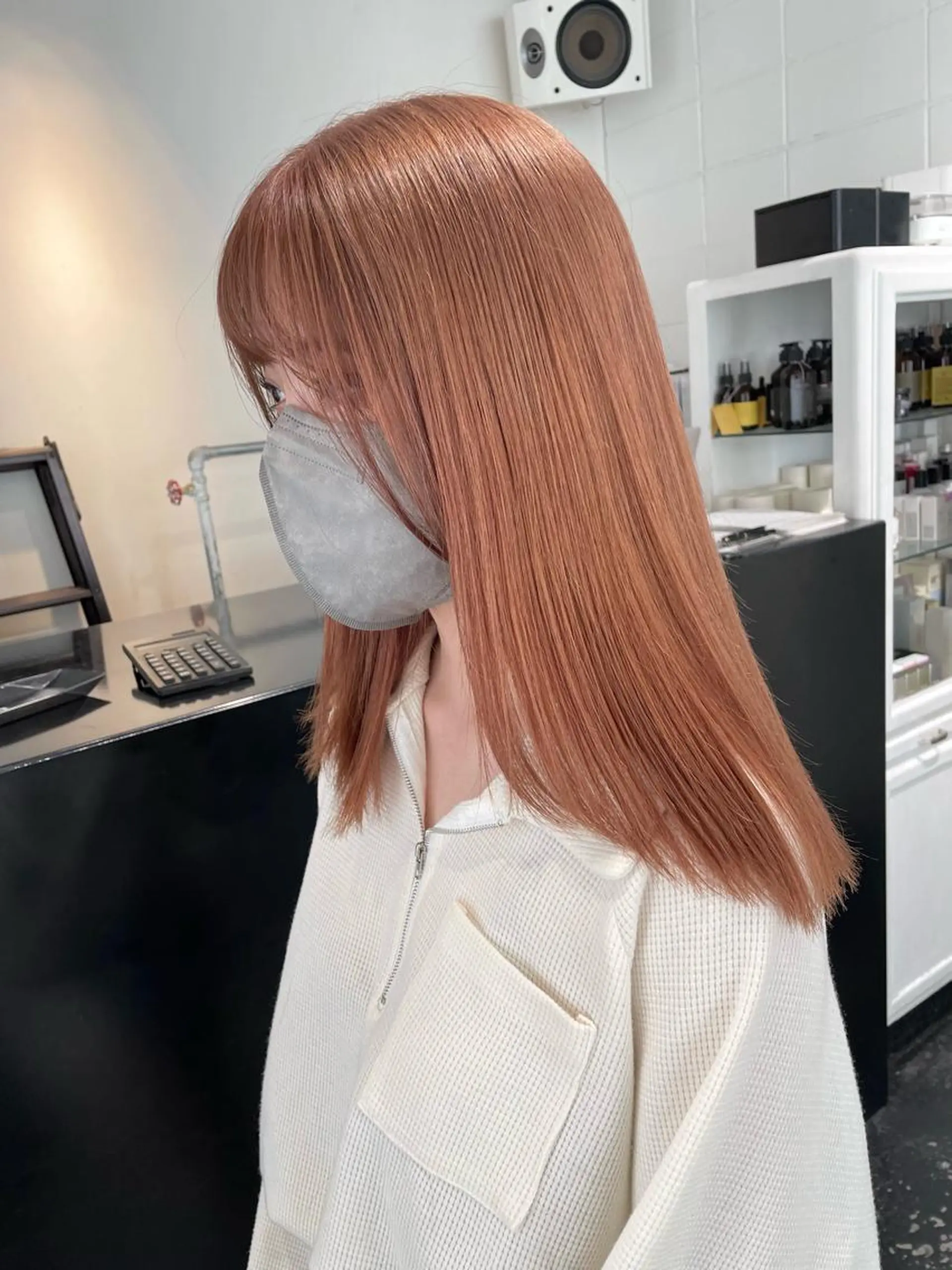 セミロング カラー パーマ ヘアアレンジ メンズ キッズ ネイル マツエク・マツパ アイブロウ メンズブリーチ ベージュカラー ブリーチ コーラルベージュ カット ヘアカラー トリートメント 艶ハイトーン/ヘア アレンジAYAKAのヘアスタイル