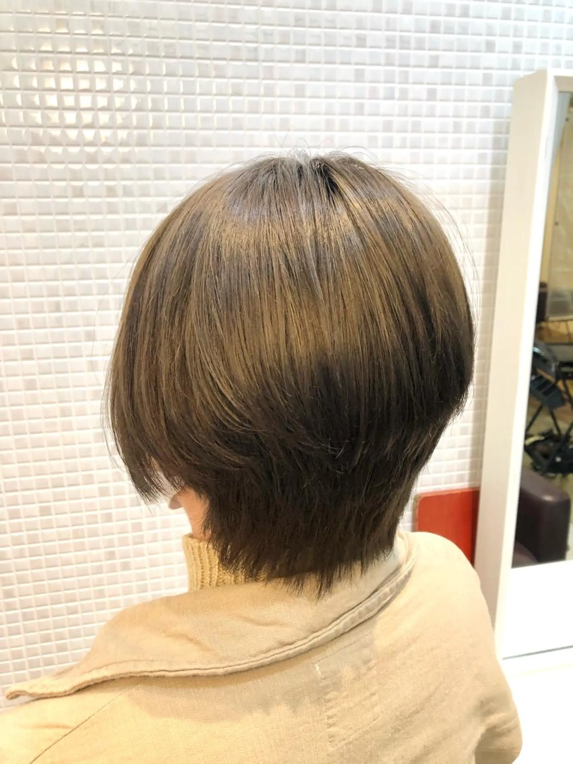 ショート カラー カット ヘアカラー トリートメント 岩谷 愛依のヘアスタイル